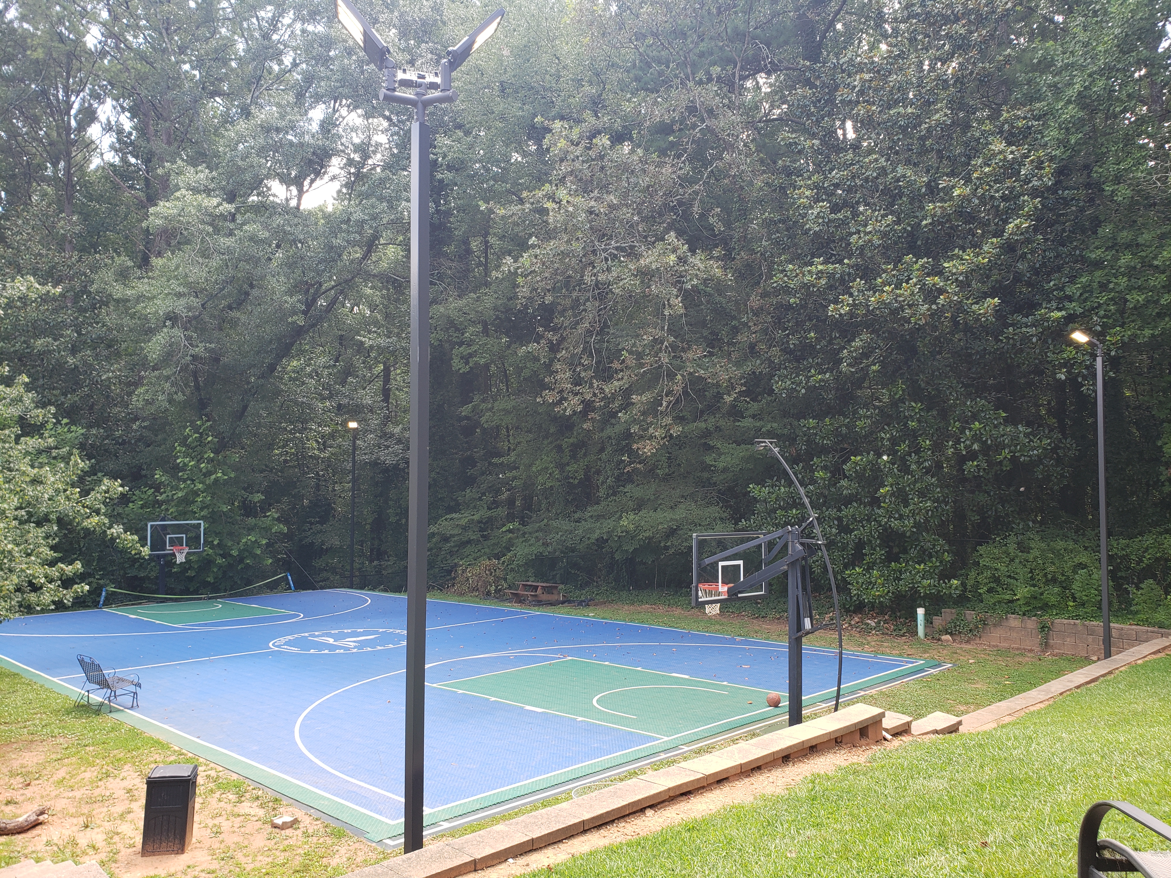 Illuminate your outdoor spaces with Aardvark Electric, Inc. for unparalleled quality and professionalism.