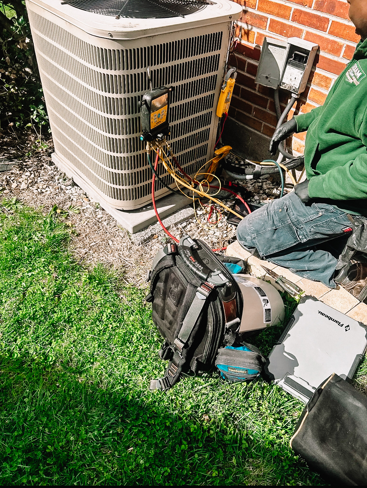 Experience top-notch HVAC services with Dream Team - Plumbing, Heating, Cooling, & Electric, where professionalism and quality meet your comfort needs.