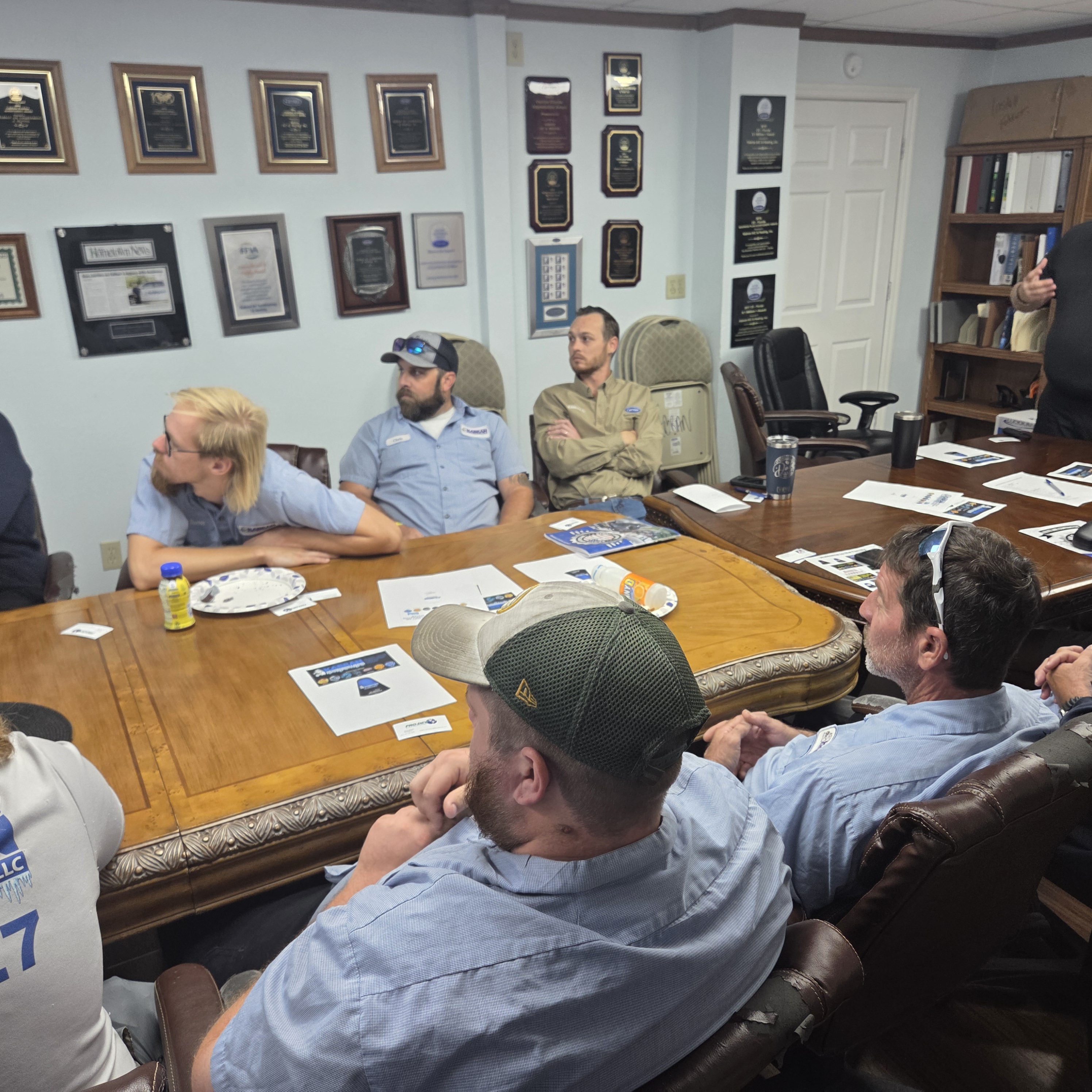 Kabran Air Conditioning & Heating: Dedicated team meetings ensuring top-notch service and reliability.