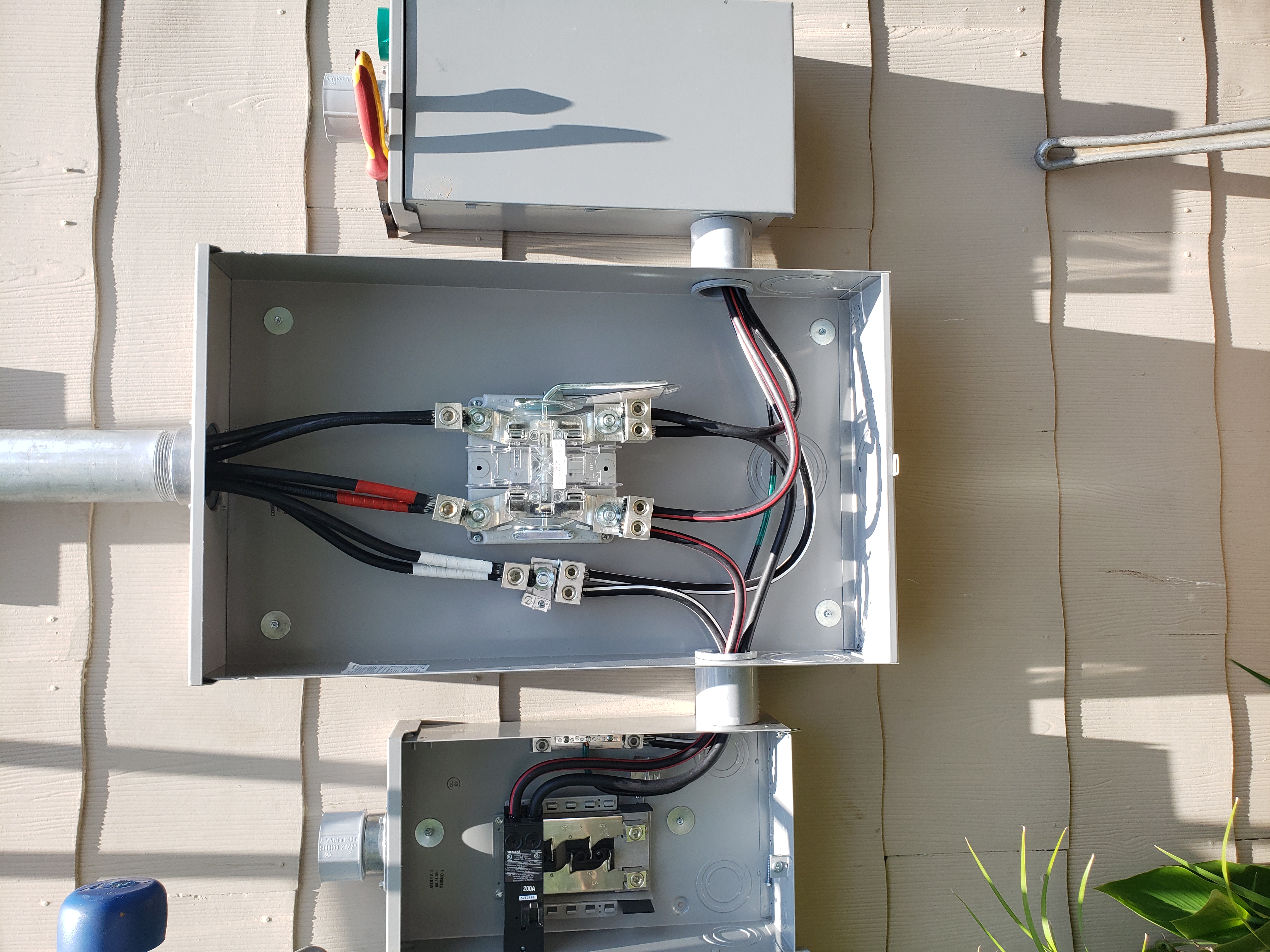 Aardvark Electric, Inc. ensures top-notch electrical panel and service upgrades with professionalism and precision.