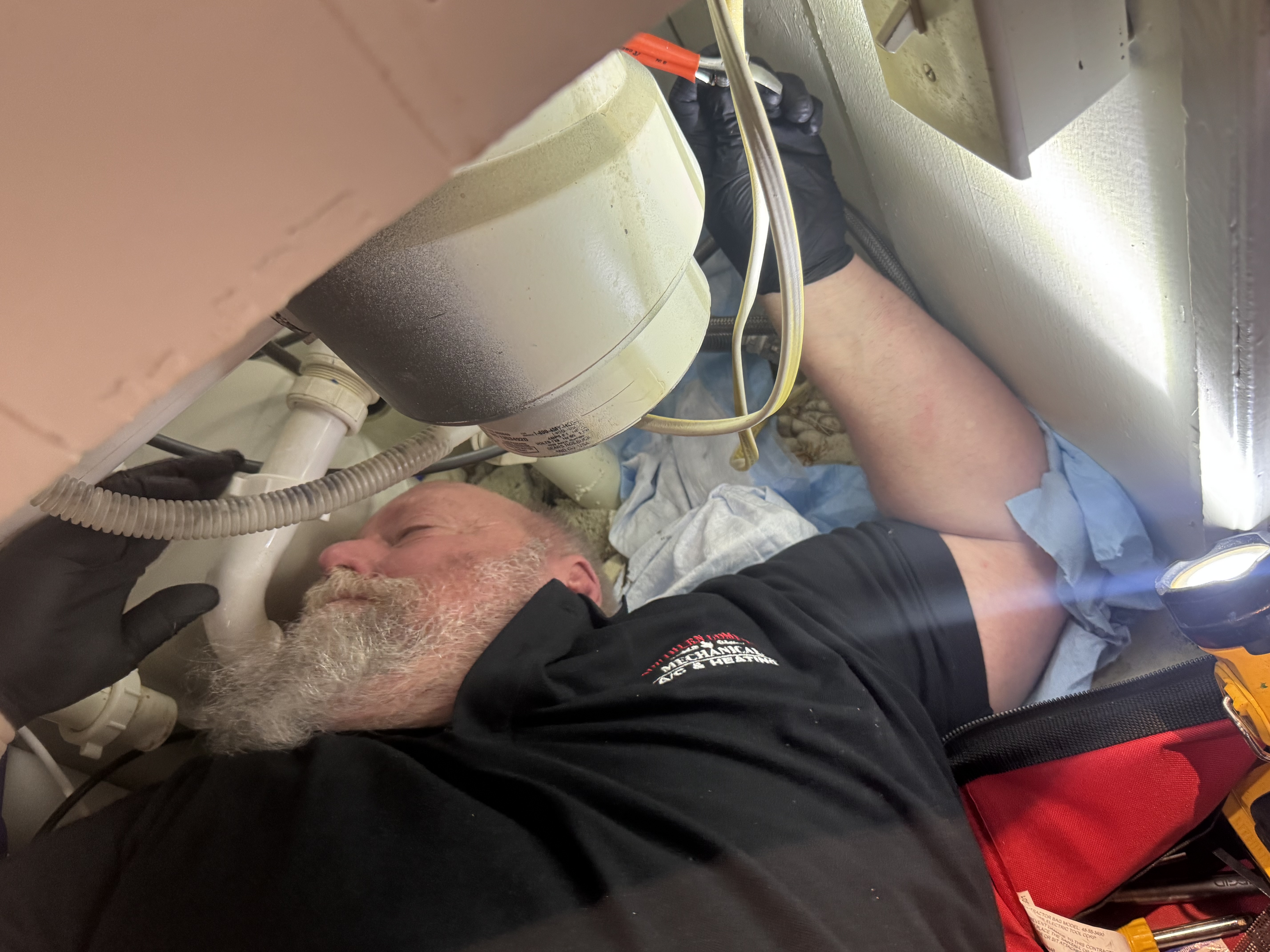 Southern Comfort Mechanical: Expert plumbing services that go beneath the surface. Trust us for professional and reliable solutions.