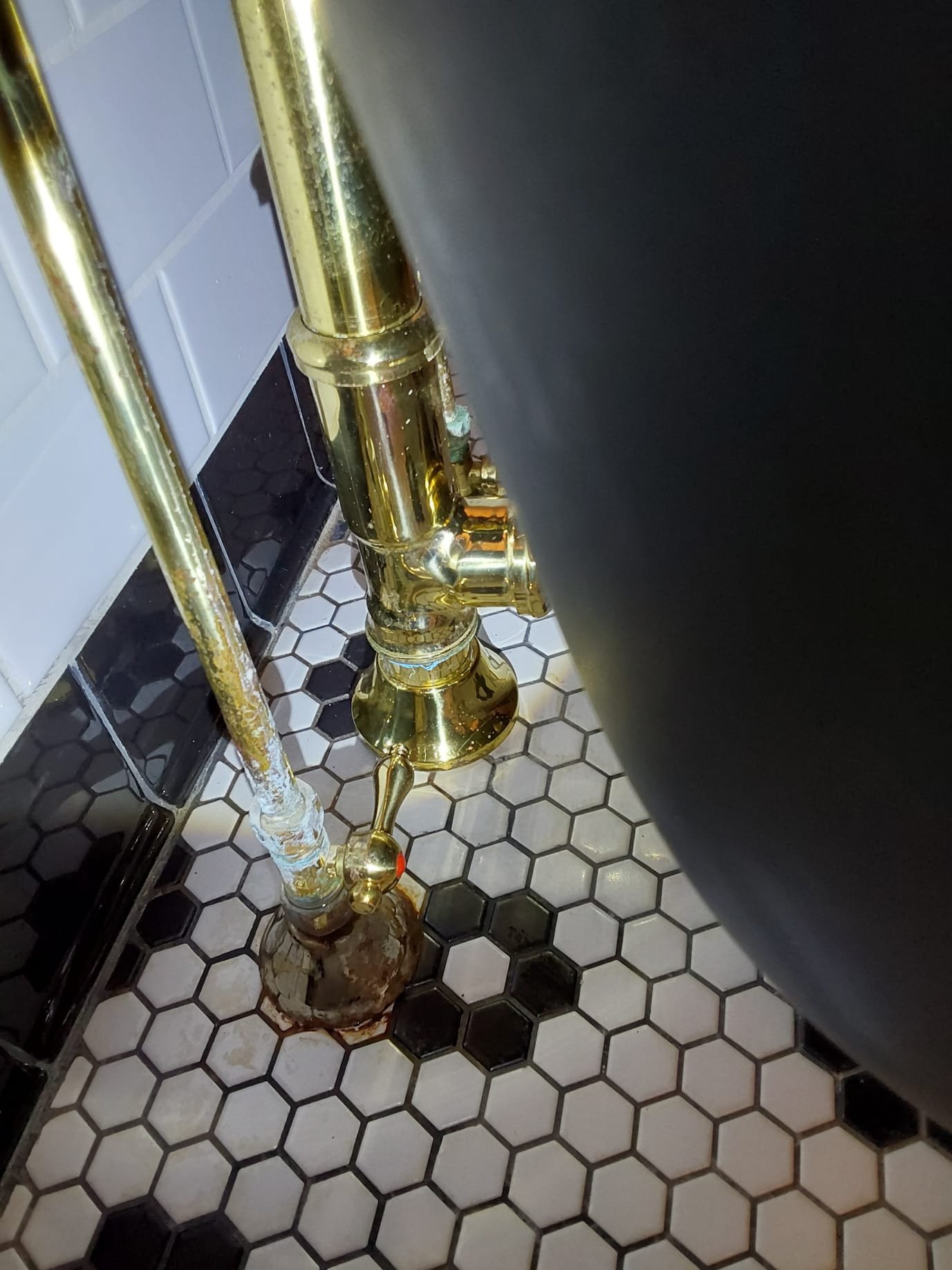 Experience premium plumbing services with our expertly installed brass fittings for elegance and durability. Choose [Business Name] for quality that shines.