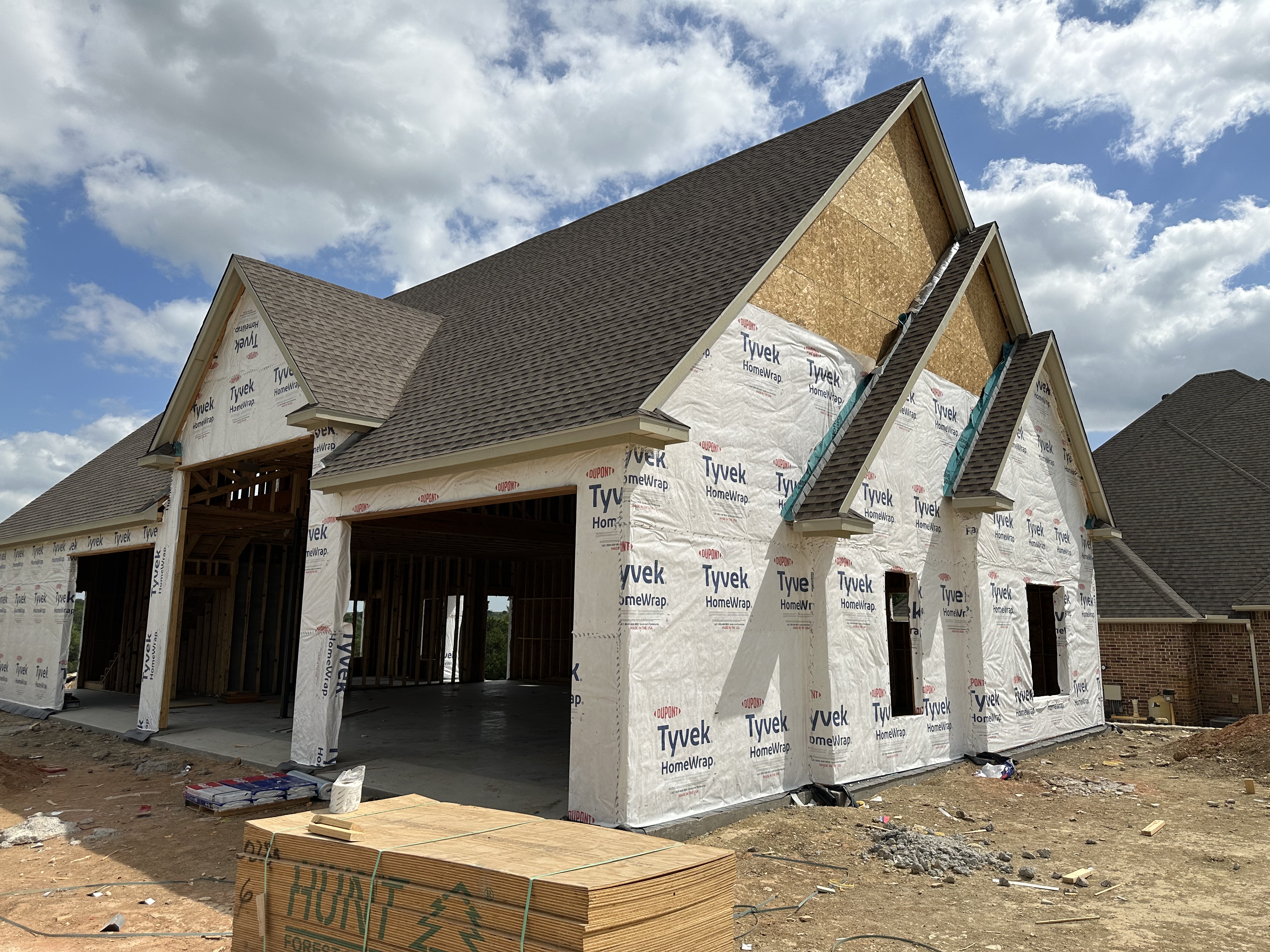 Americana Roofing delivers quality and professionalism in every build, protecting your home with expert craftsmanship.
