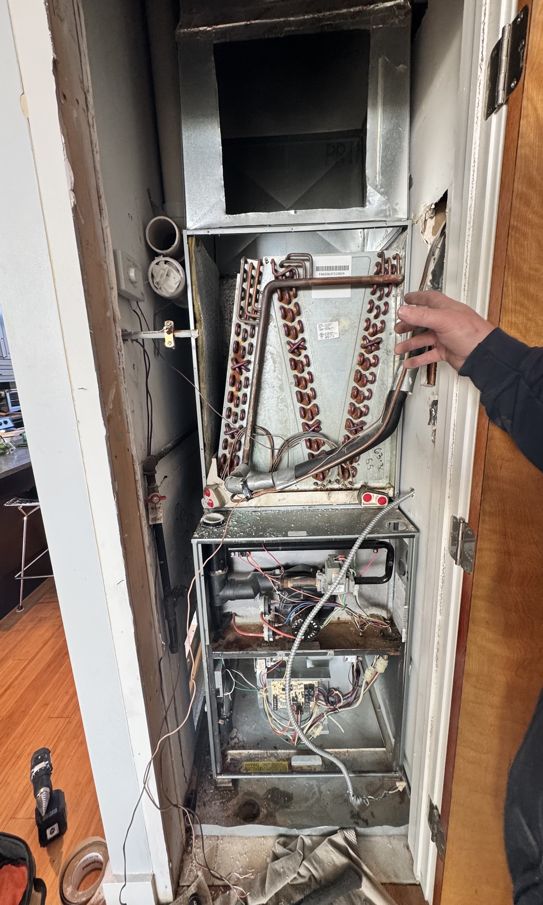 Skilled technicians from Oasis Heating and Cooling perform careful on-site HVAC maintenance, ensuring reliable performance and lasting comfort.