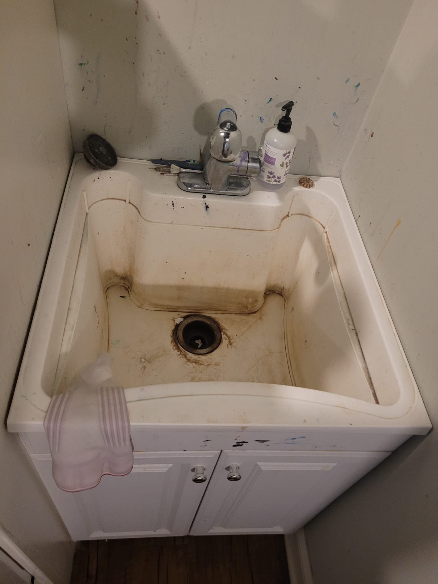 Revamp your space with our expert plumbing services. Let us handle the tough stains and create a fresh look with [Business Name].
