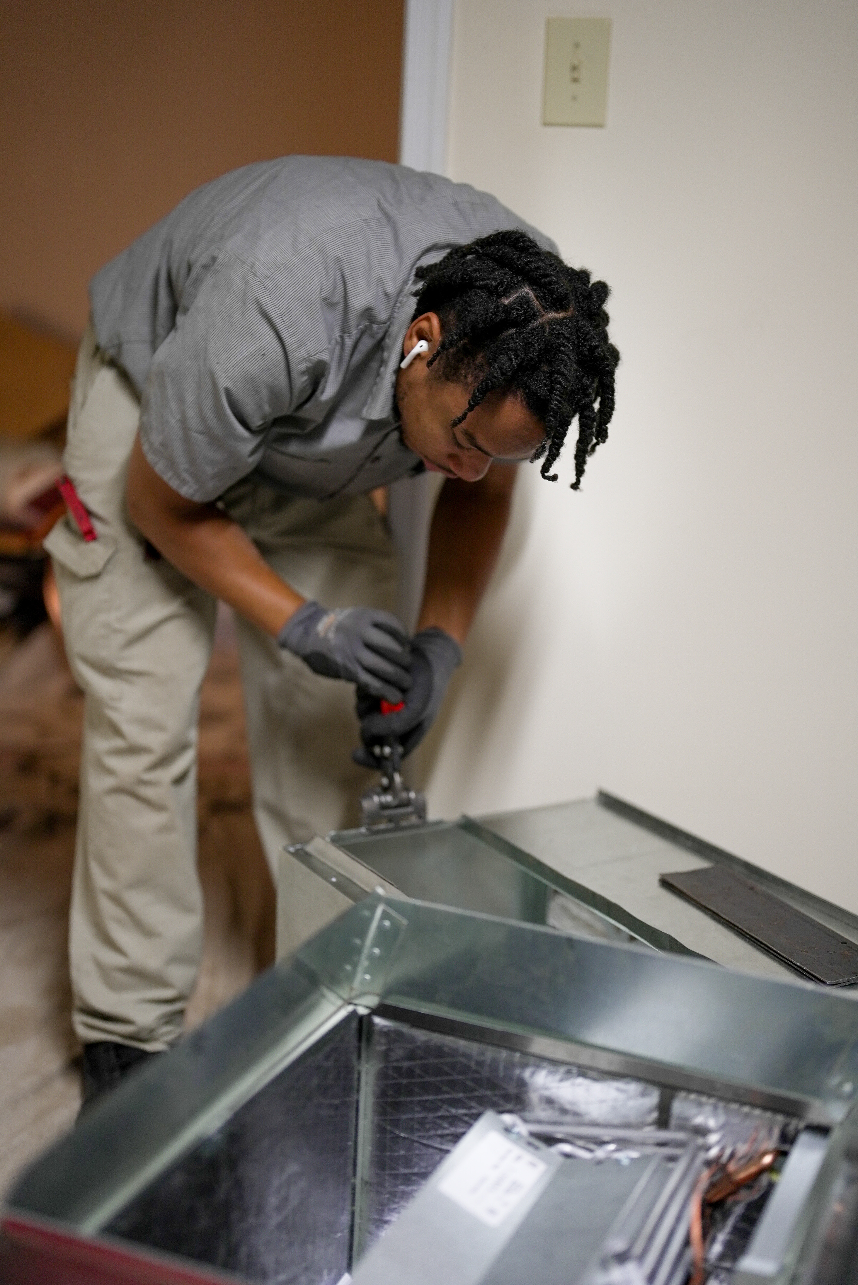 Experience top-notch HVAC services with Parrish Services, where professionalism meets quality.