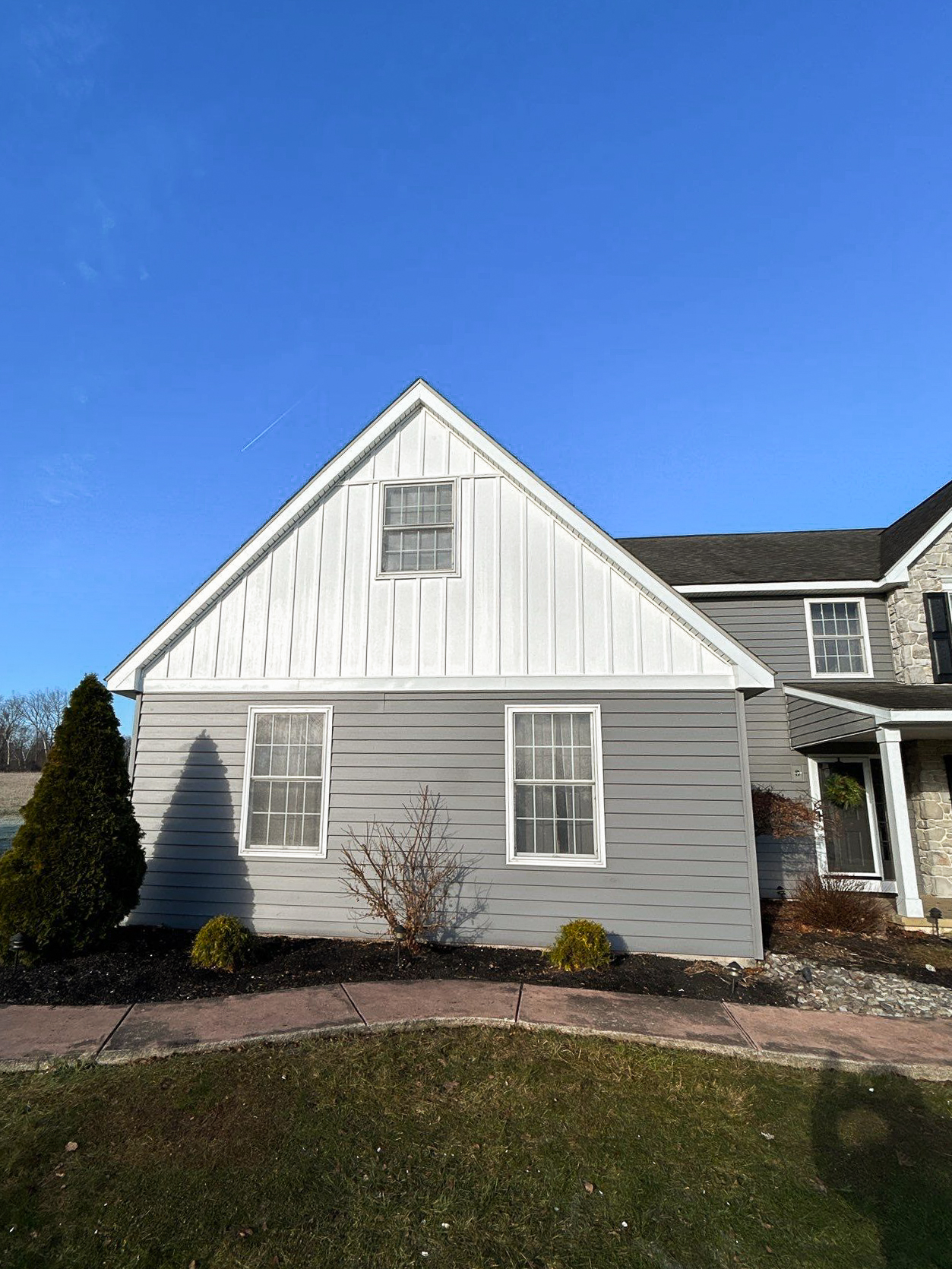 Transform your home's exterior with Mast Roofing & Construction's expert siding installation.