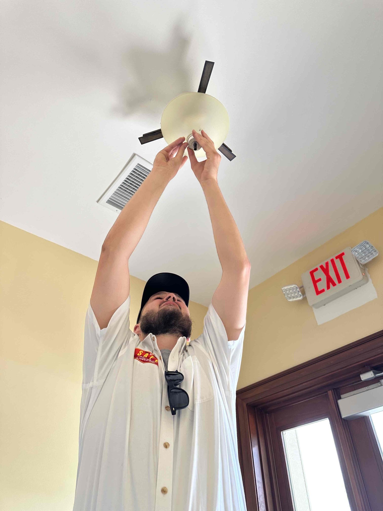 Safe Electric and Plumbing: Expertise in every touch, ensuring quality and professionalism for your indoor environments.