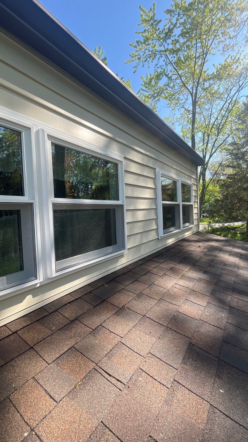Showcasing clean, durable roof installation and precise siding work, Mast Roofing & Construction delivers trusted exterior craftsmanship.