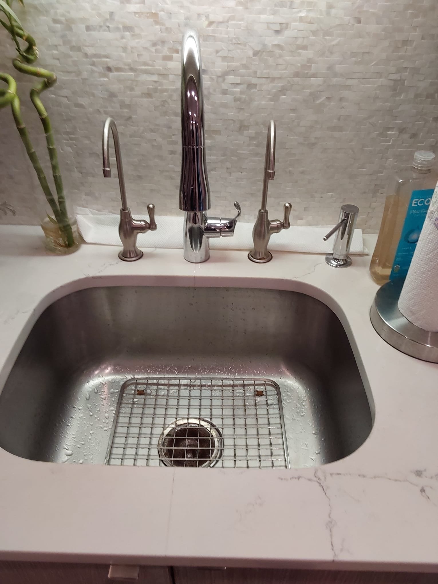 Discover the elegance and efficiency of our modern plumbing solutions with Service Professionals.