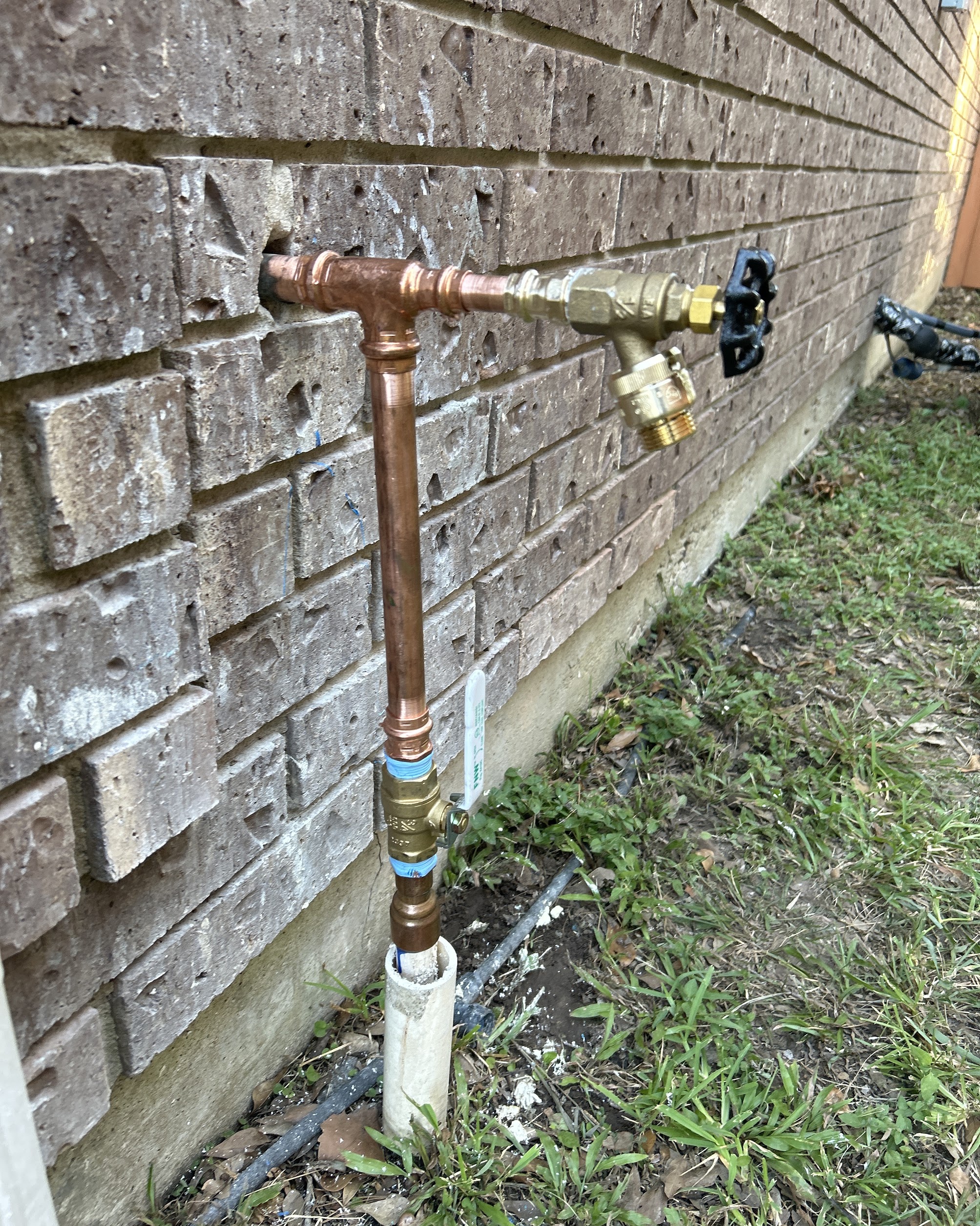 A neatly installed outdoor spigot showcases reliable craftsmanship from Abacus Plumbing, Air Conditioning & Electrical for lasting performance.