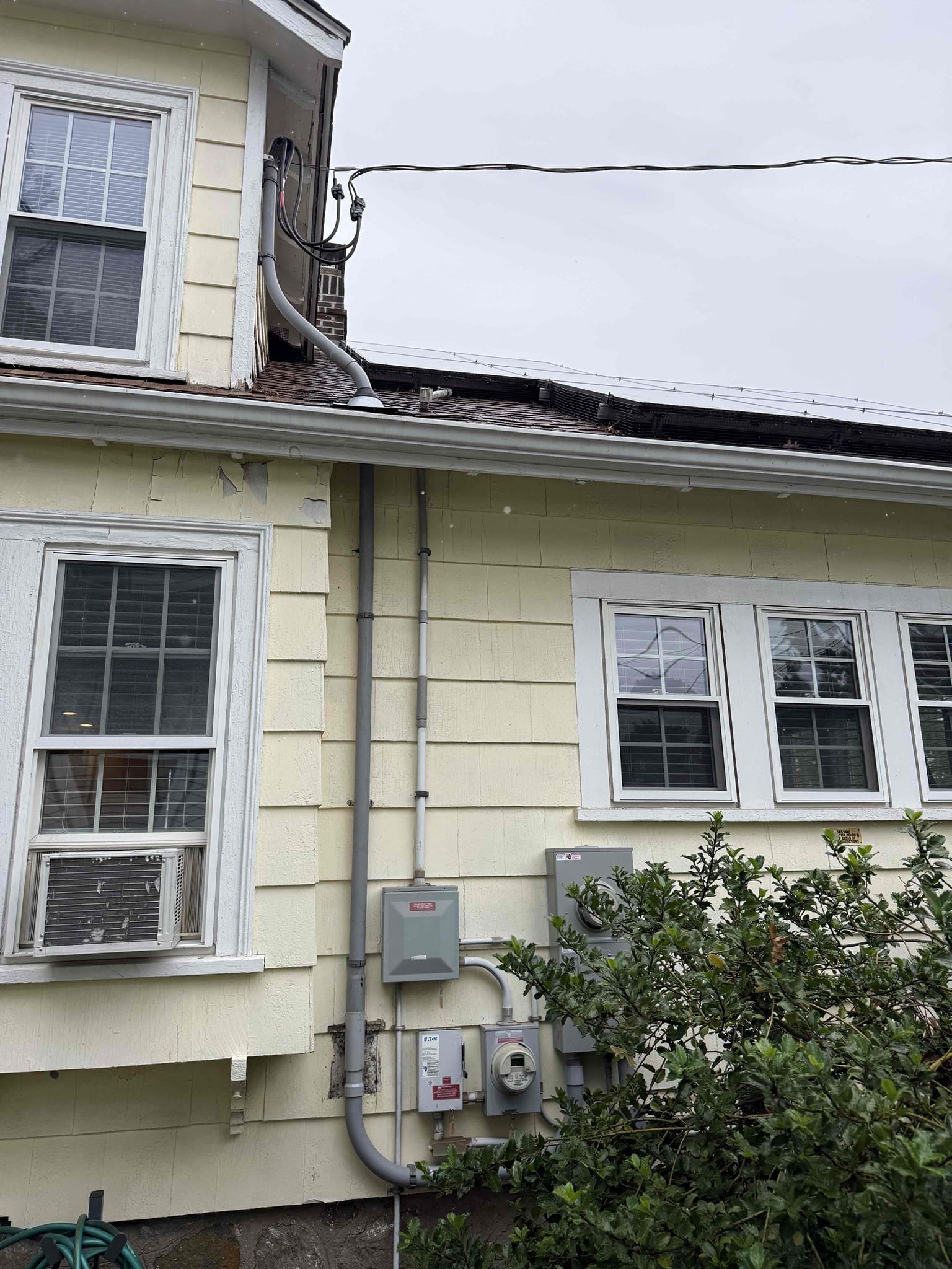 Trust Akian Plumbing, Heating, Cooling & Electric for reliable exterior electrical and HVAC service backed by careful, experienced workmanship.
