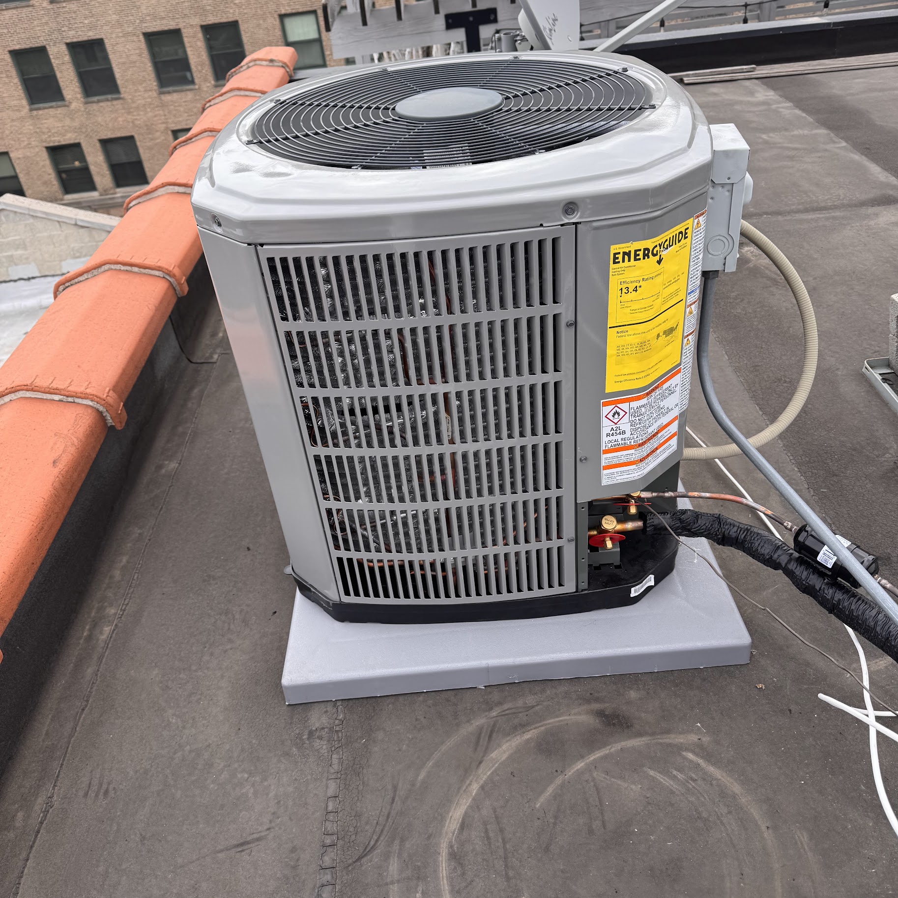 A clean rooftop condenser and tidy install highlight Oasis Heating and Cooling’s reliable craftsmanship and commitment to lasting performance.