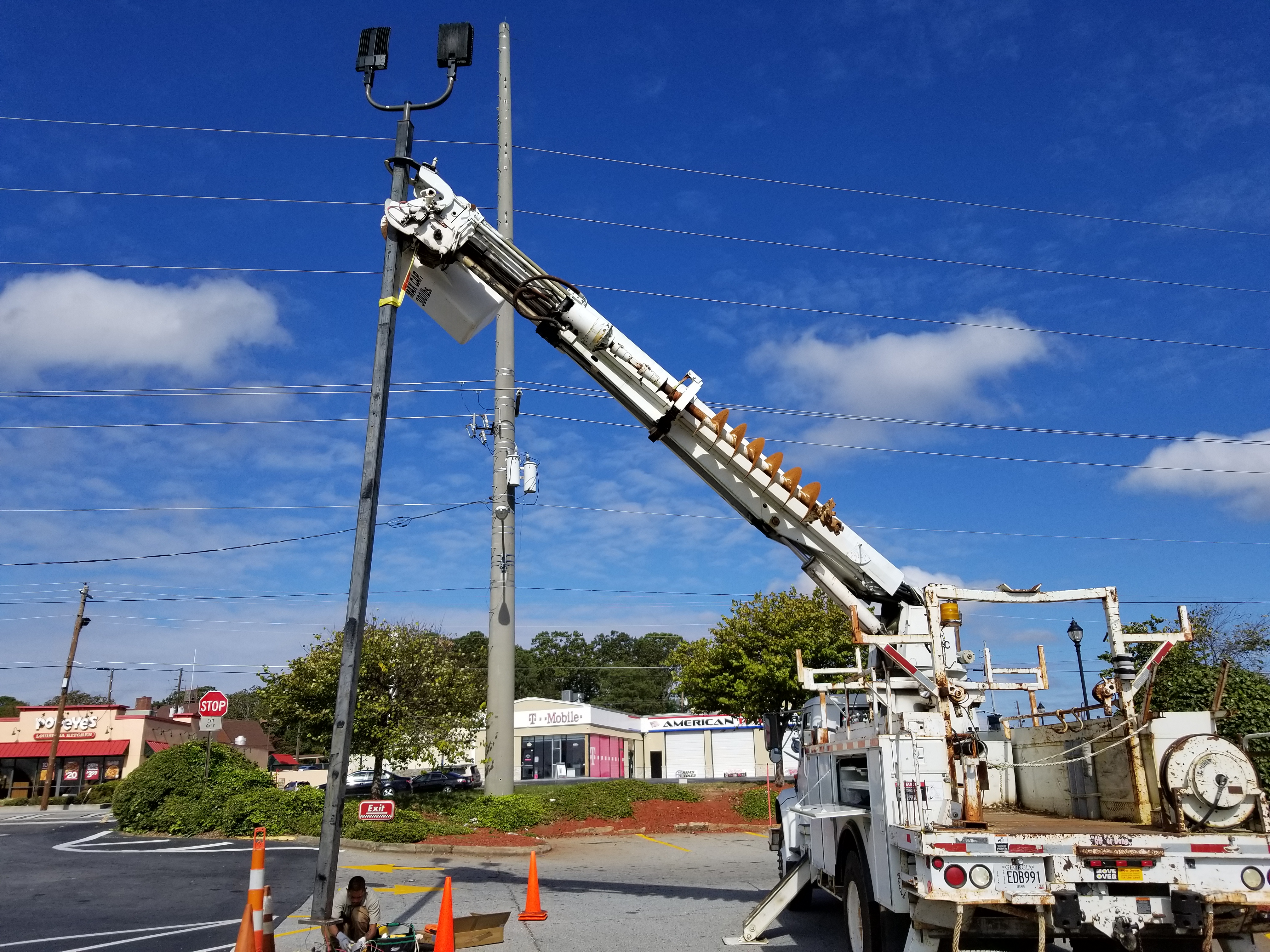 Aardvark Electric, Inc. expertly handling electrical maintenance with precision and safety.