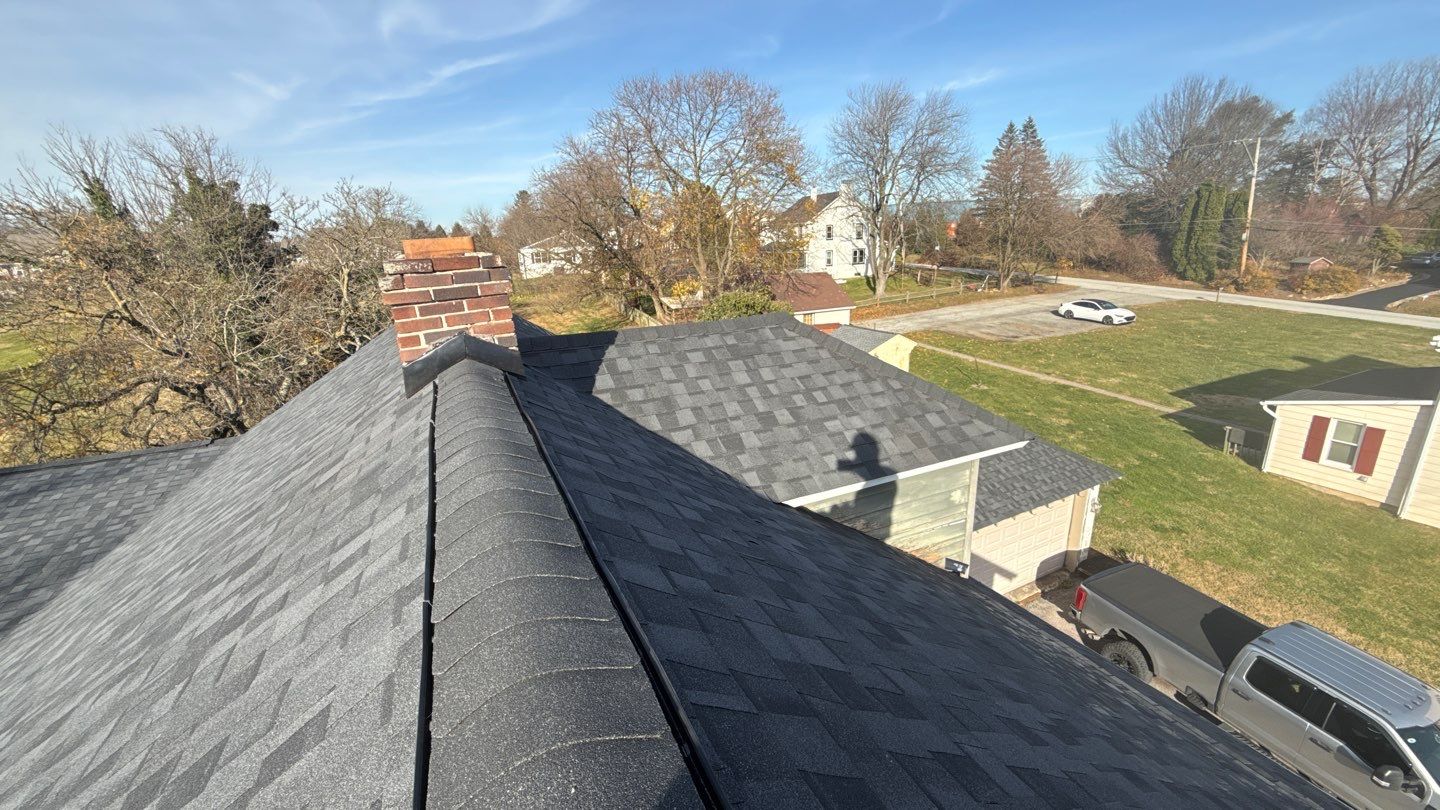 Showcasing reliable craftsmanship and lasting protection, Mosaic Roofing & Exteriors delivers a crisp shingle install that boosts curb appeal.