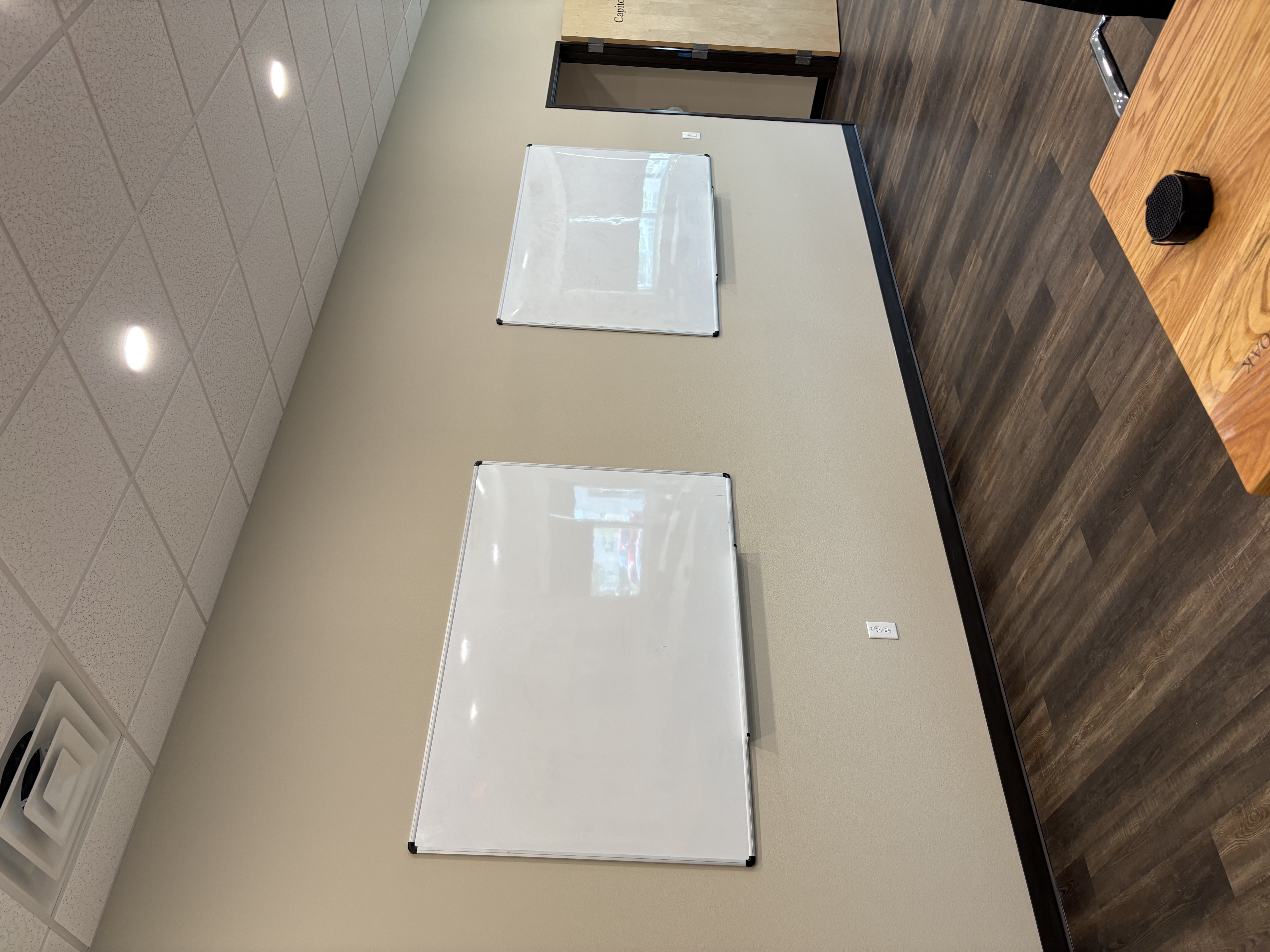 A Team Home Services ensures a professional and organized workspace to maximize efficiency and planning.