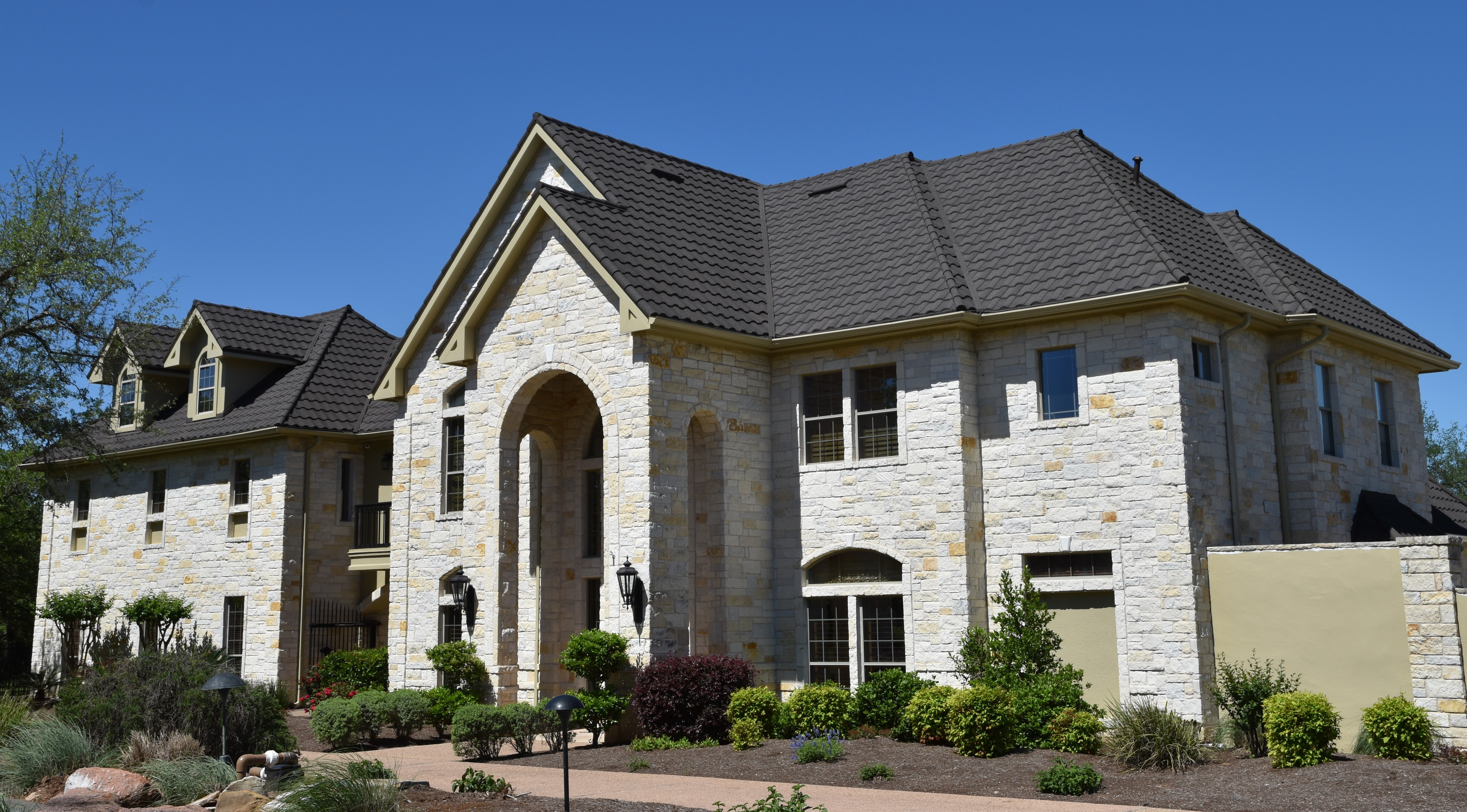 Green Knight® Metal Roofing combines elegance and durability, transforming your home into an architectural masterpiece.