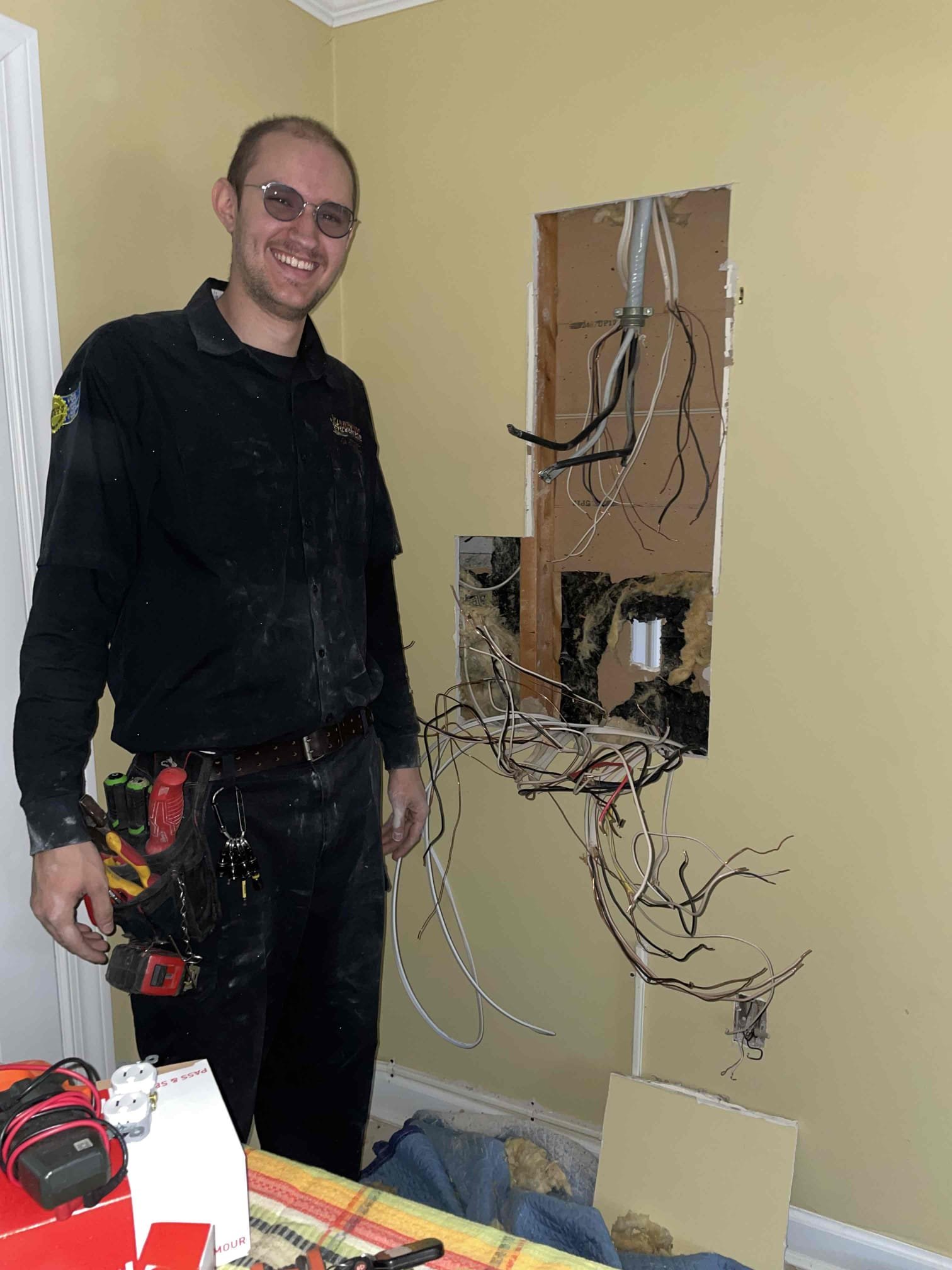 Aardvark Electric, Inc. showcases professionalism and expertise, turning electrical challenges into seamless solutions.