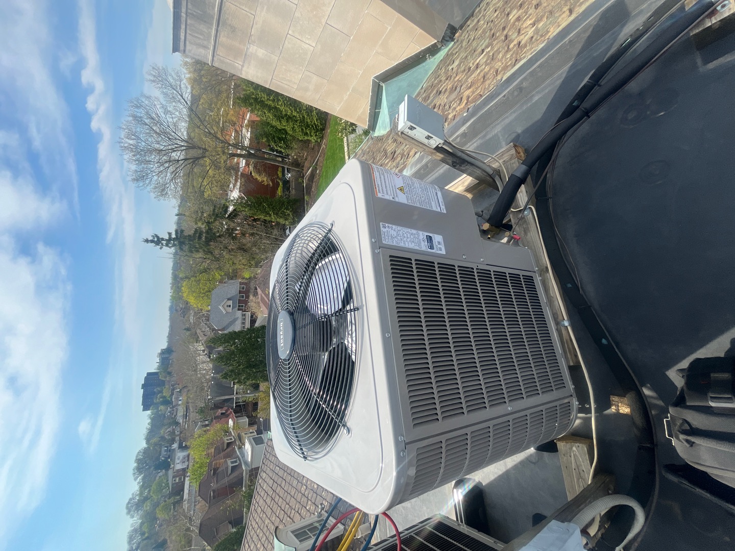 Reliable rooftop installation and careful service show Boehmer Heating & Cooling’s commitment to professional, long-lasting comfort solutions.