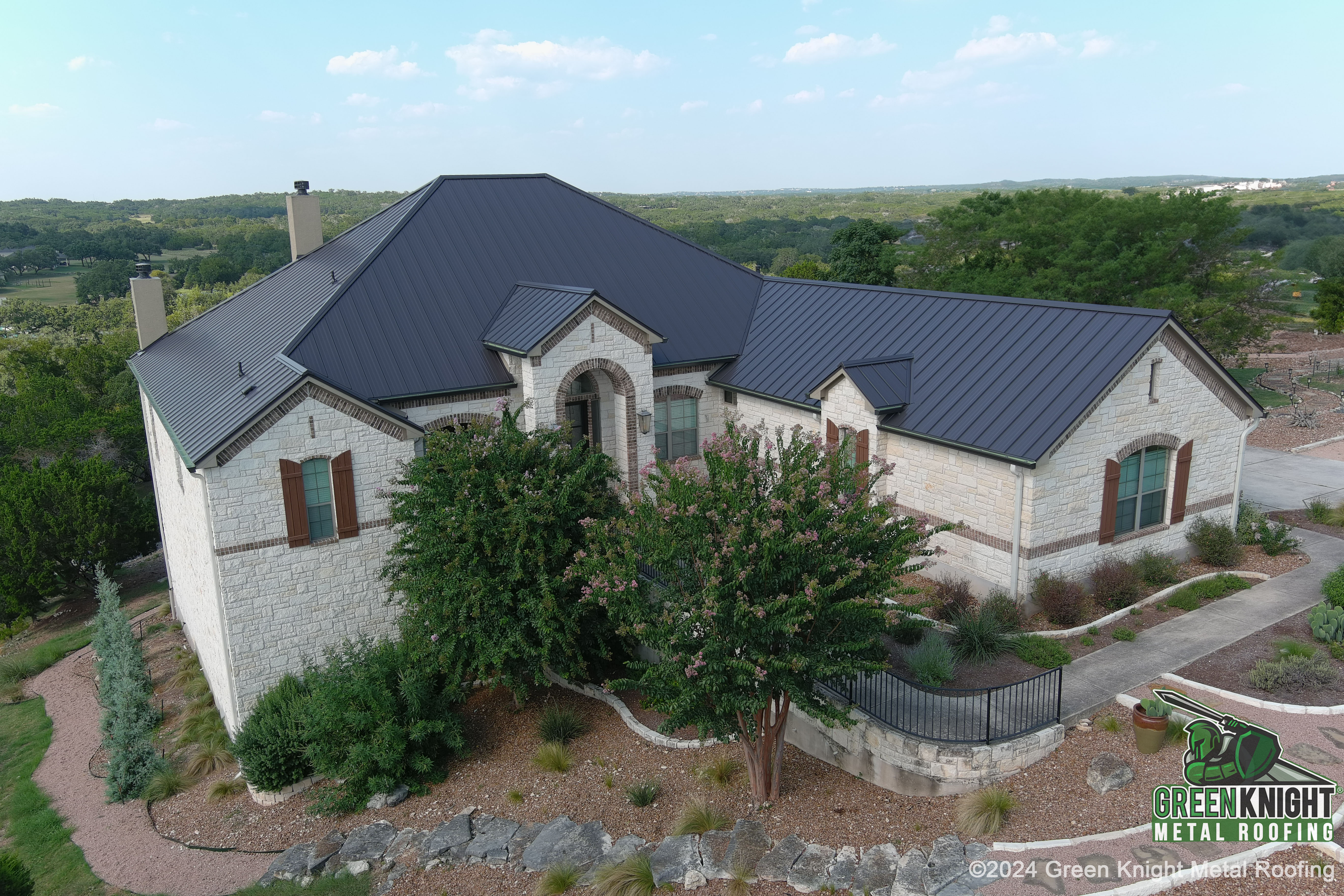 Green Knight® Metal Roofing showcases unparalleled durability and elegance with this stunning metal roof installation, perfectly blending with the natural beauty of the surroundings.