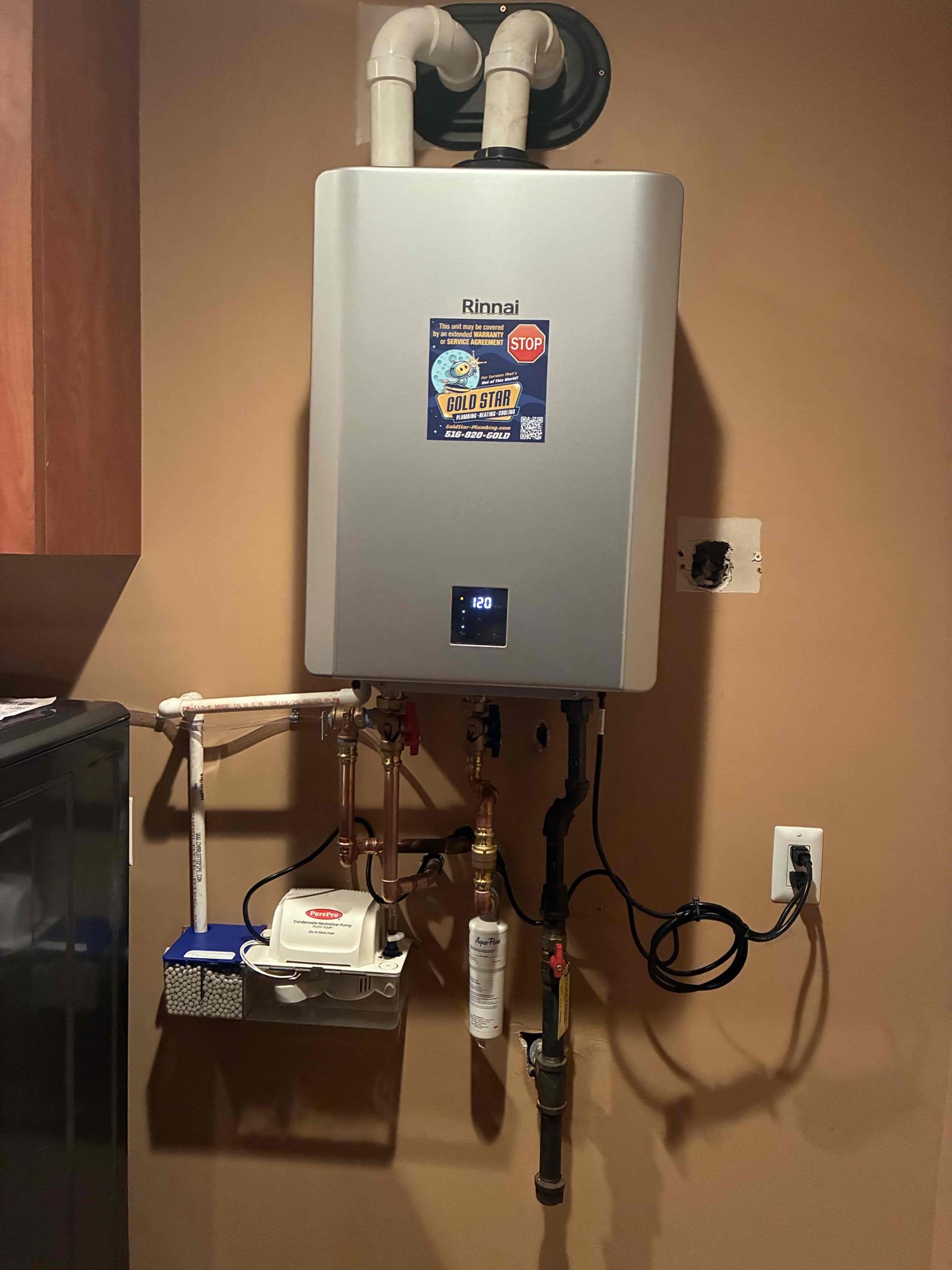 Trust Gold Star Plumbing, Heating, & Cooling for top-notch water heater installations, ensuring efficiency and reliability for your home.