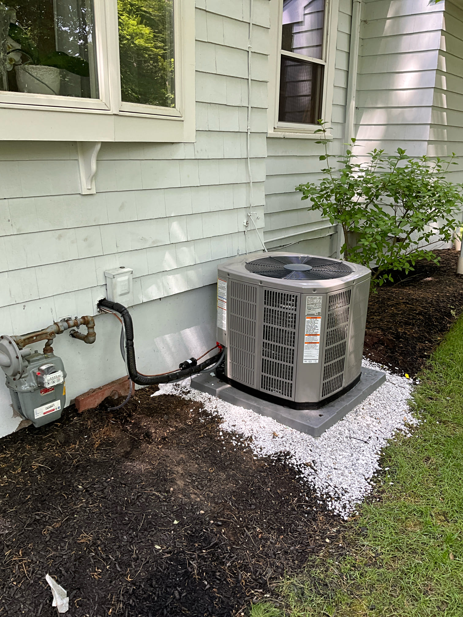 Trust Akian Plumbing, Heating, Cooling & Electric to install and maintain your outdoor air conditioning system with clean, durable workmanship.