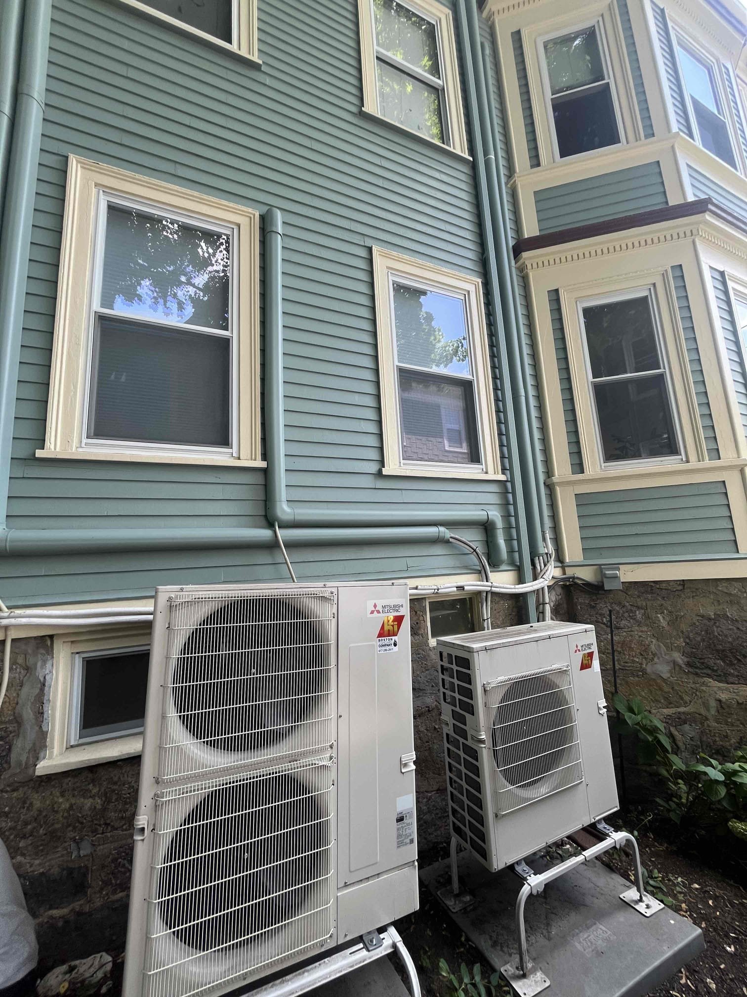Dependable residential HVAC service you can see, Akian Plumbing, Heating, Cooling & Electric keeps outdoor units neat and working efficiently.
