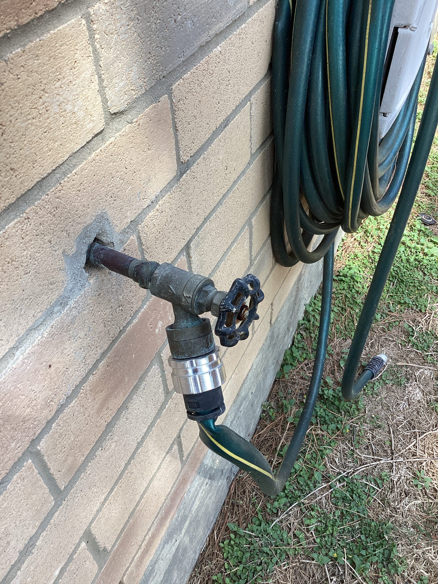 A well-maintained outdoor spigot and secure hose connection highlight the dependable workmanship customers expect from Abacus Plumbing, Air Conditioning & Electrical.
