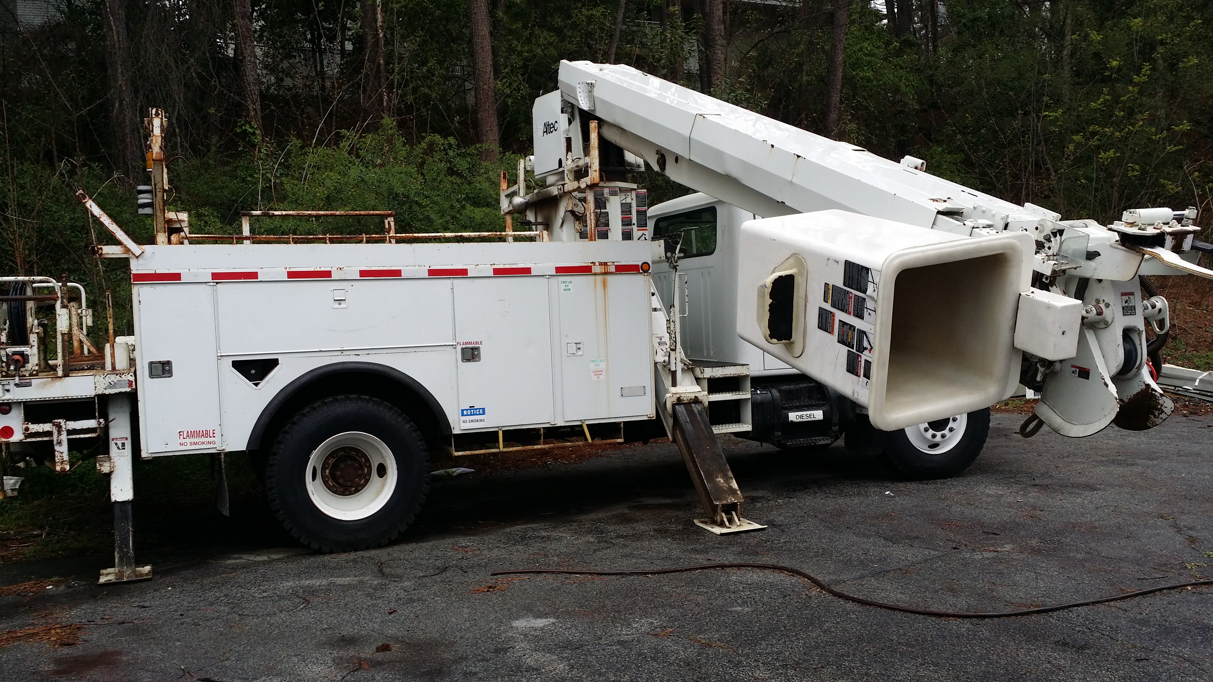 Aardvark Electric, Inc. is ready to tackle any large-scale electrical project with our state-of-the-art boom trucks and expert team.