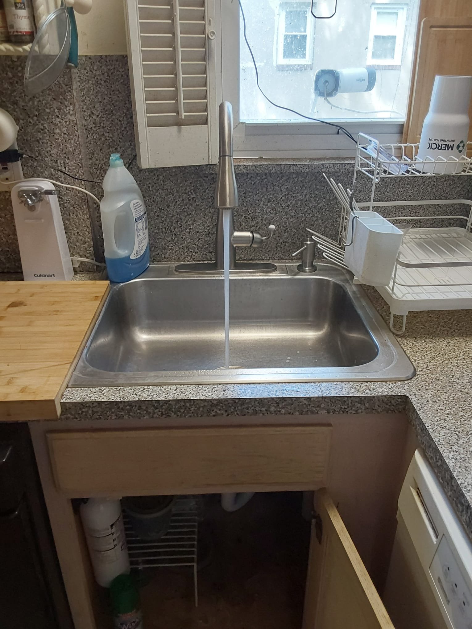 Experience seamless plumbing solutions with Service Professionals, bringing efficiency and style to your kitchen.