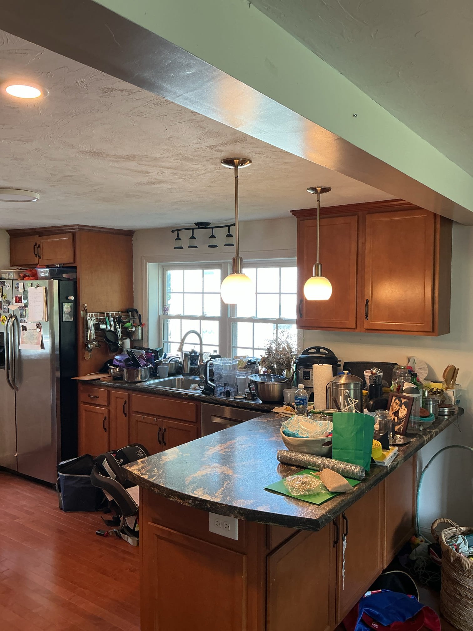 Enhance your home with professional lighting solutions by Castle Electric Inc. for a brilliantly lit kitchen.