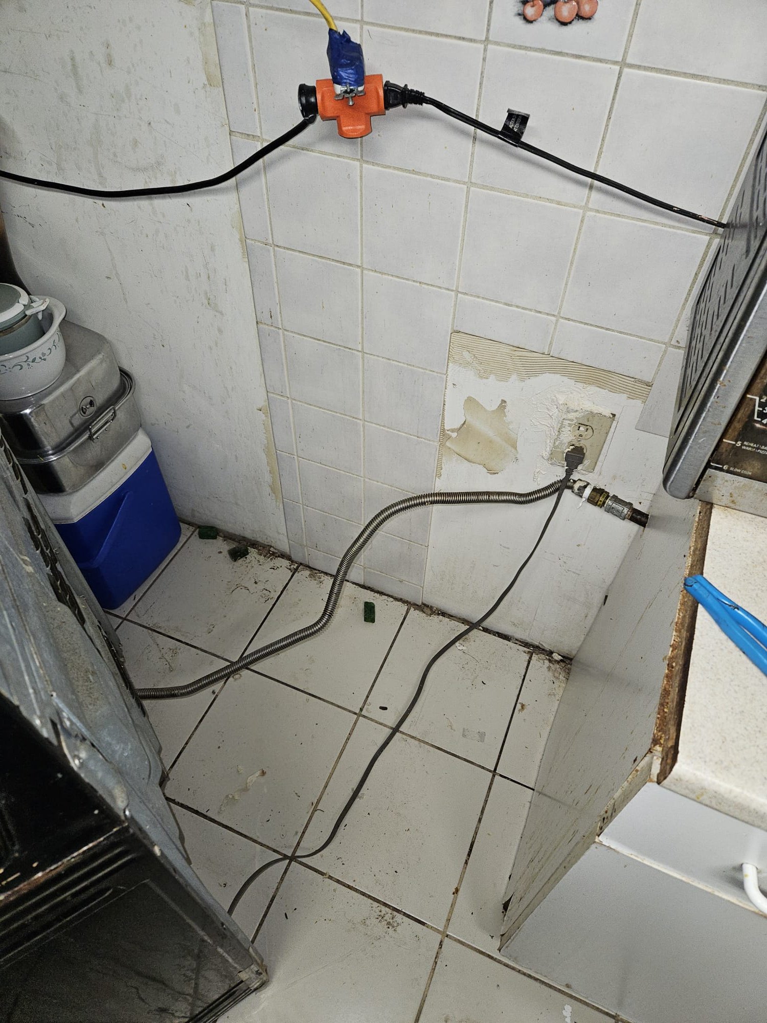 Trust Service Professionals to tidy up your electrical work with safety and precision.