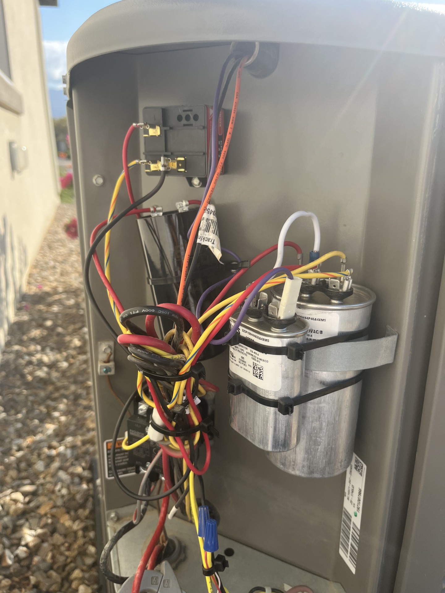 Experience top-tier AC repair and installation with General Air Conditioning & Plumbing, ensuring efficiency and reliability.