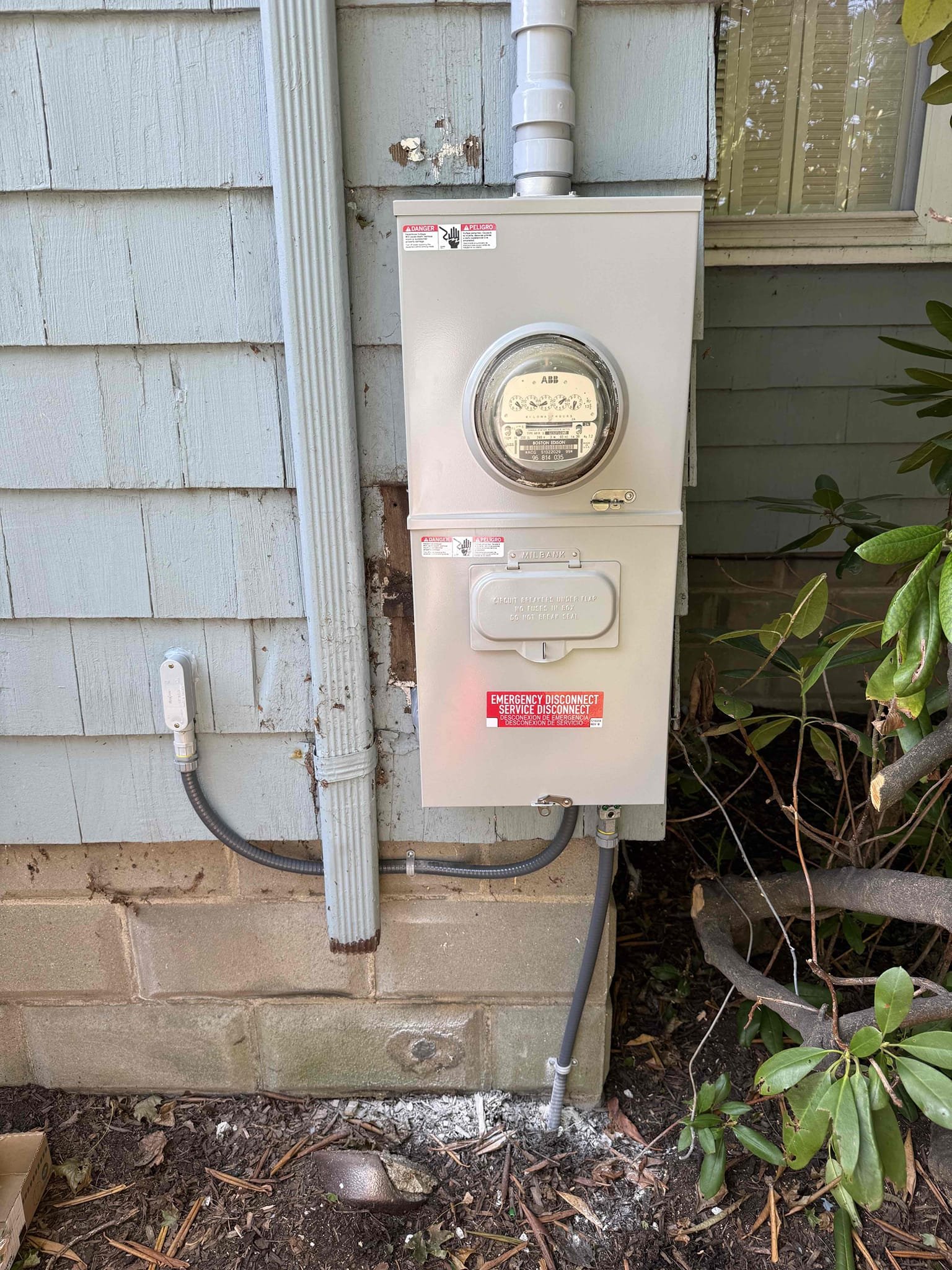 Akian Plumbing, Heating, Cooling & Electric demonstrates reliable electrical workmanship and neat installations, keeping exterior systems safe and accessible.