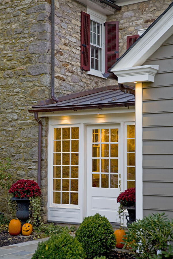 Illuminate your home's elegance with Wes Carver Electric's expert exterior lighting solutions.