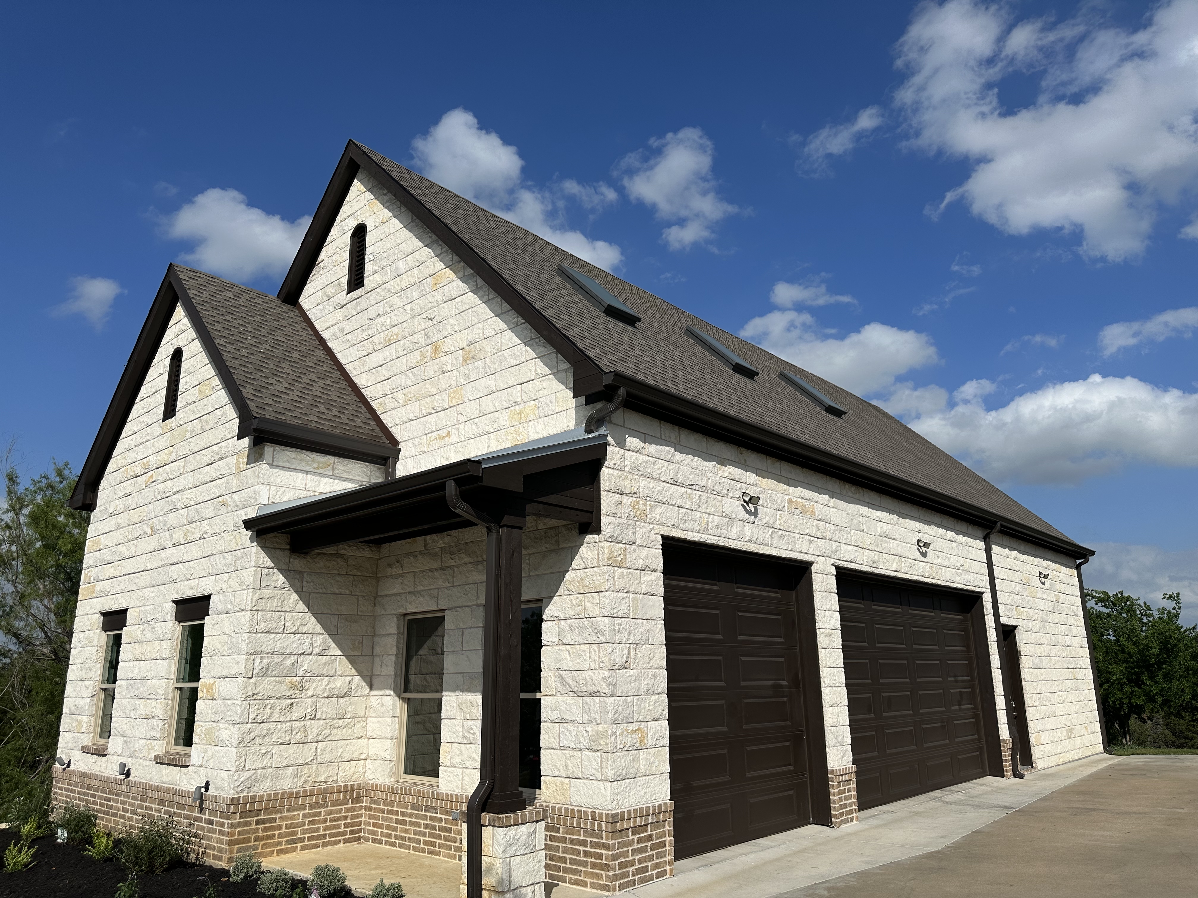Experience top-quality roofing with Americana Roofing—where every job is a masterpiece.