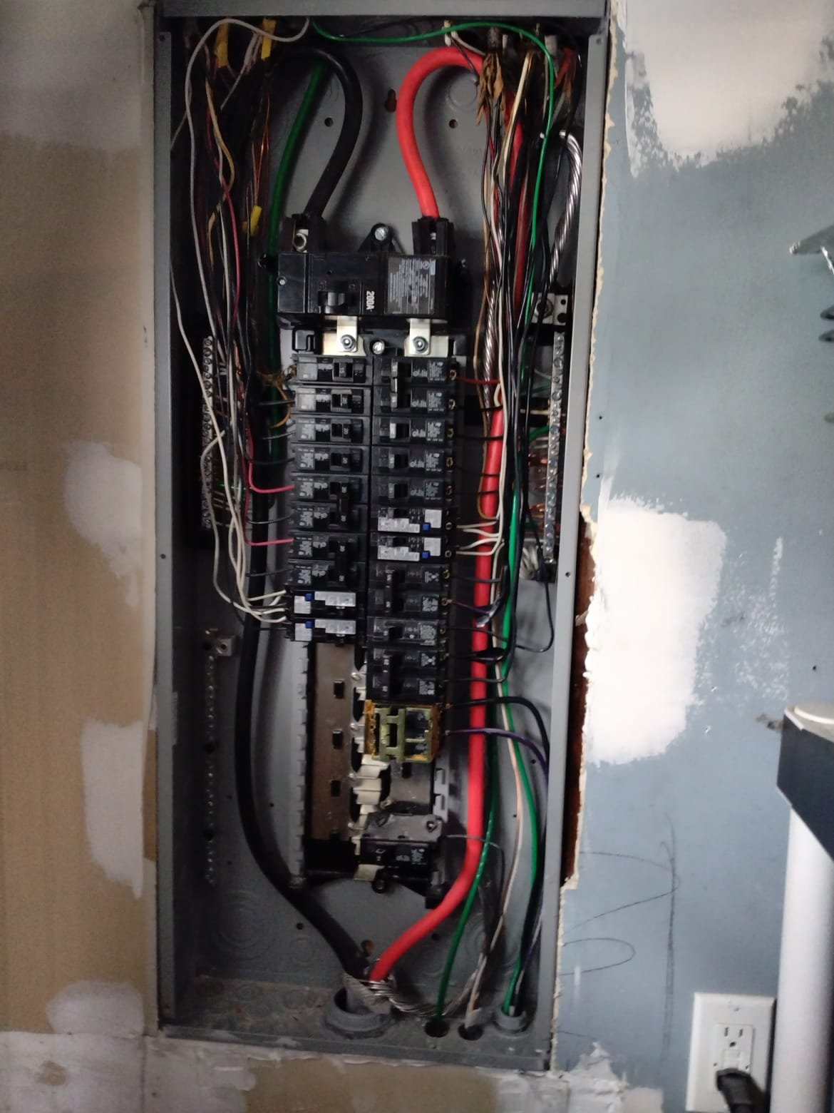 For exceptional electrical panel installations and upgrades, Service Professionals brings expertise and precision to every project, ensuring a safe and efficient solution for your home.