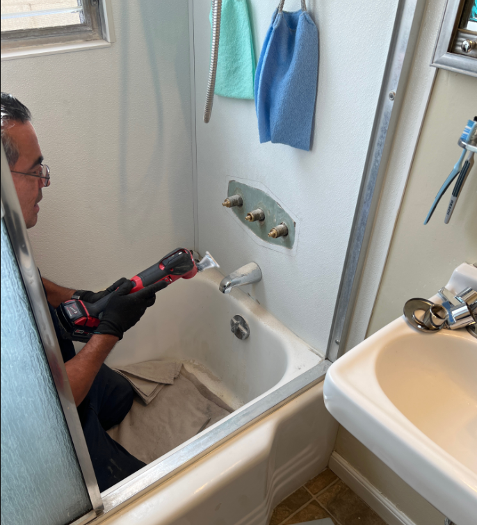 Skilled technicians from Cruz Plumbing & Rooter Services handle bathtub faucet repairs carefully, protecting your bathroom and ensuring lasting results.