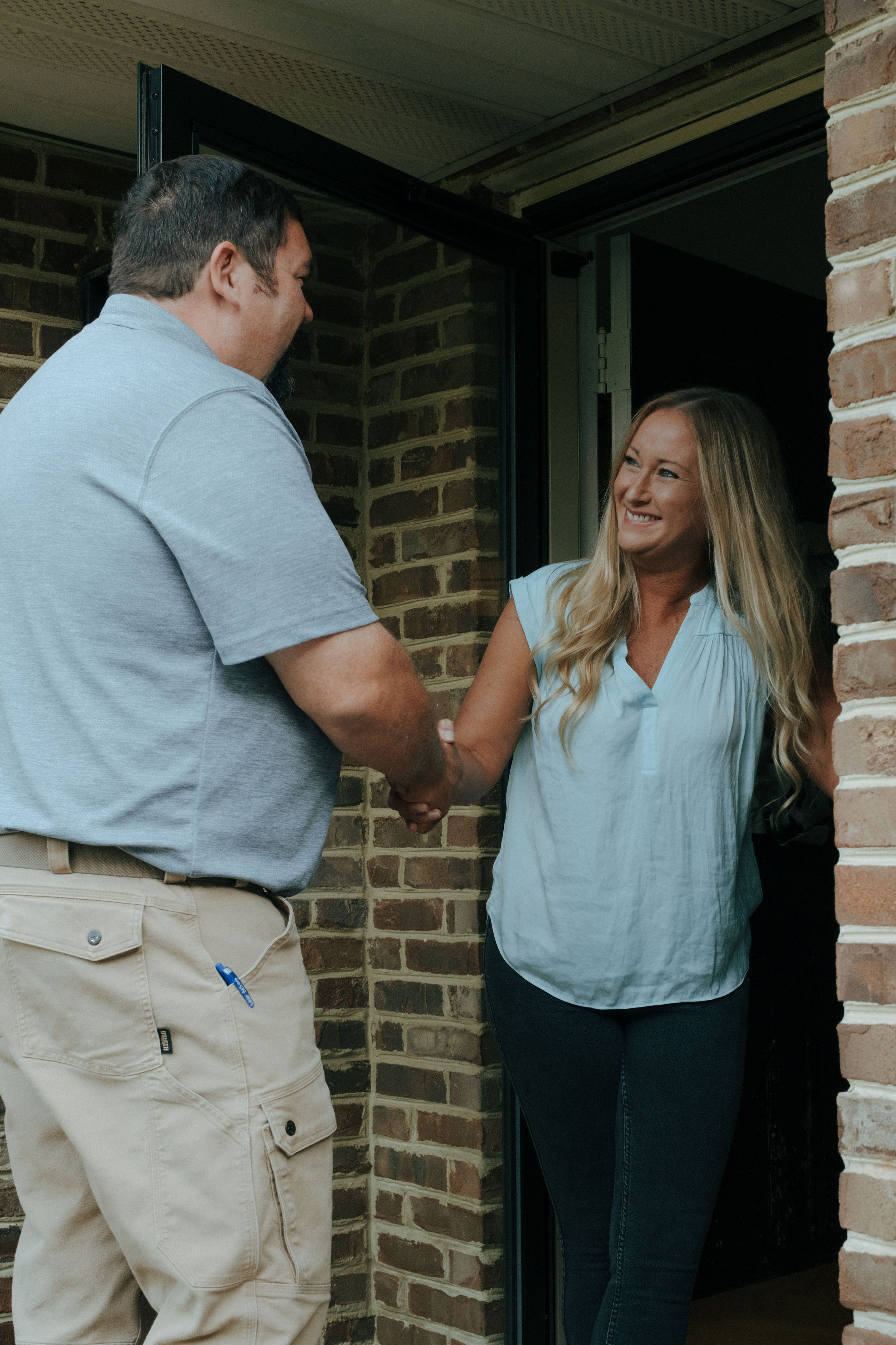 At Atomic Electric Service Inc., we ensure satisfaction with every handshake, bringing expert electrical solutions right to your doorstep.