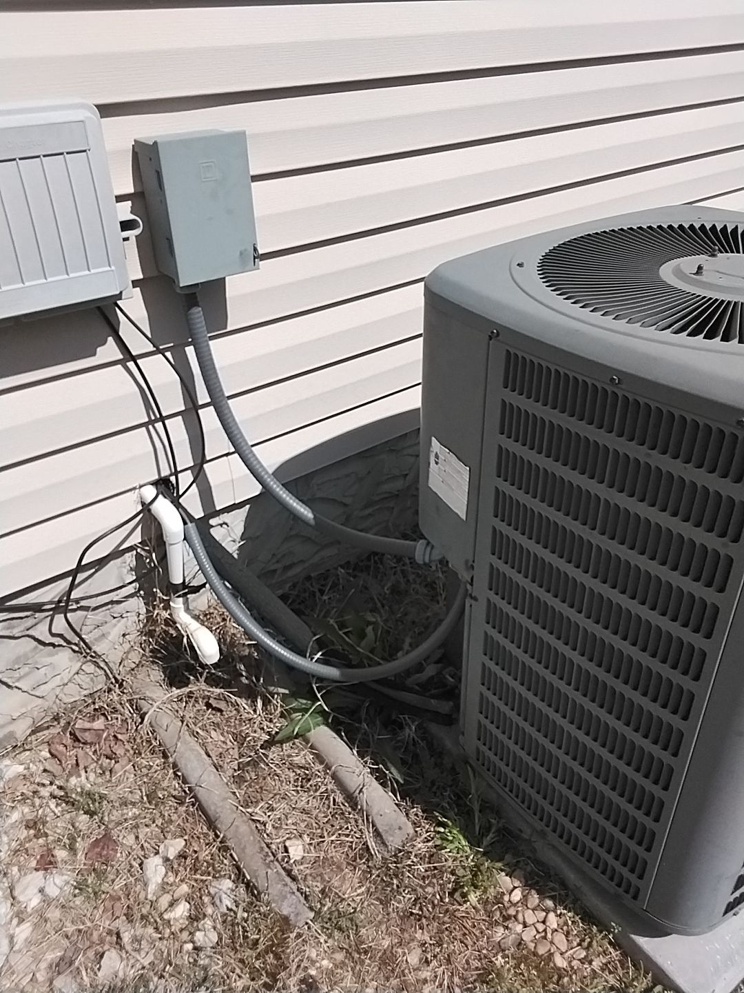 Trust Aire Care Mechanical Heating & Cooling for professional and reliable AC installations, ensuring comfort and quality all year round.