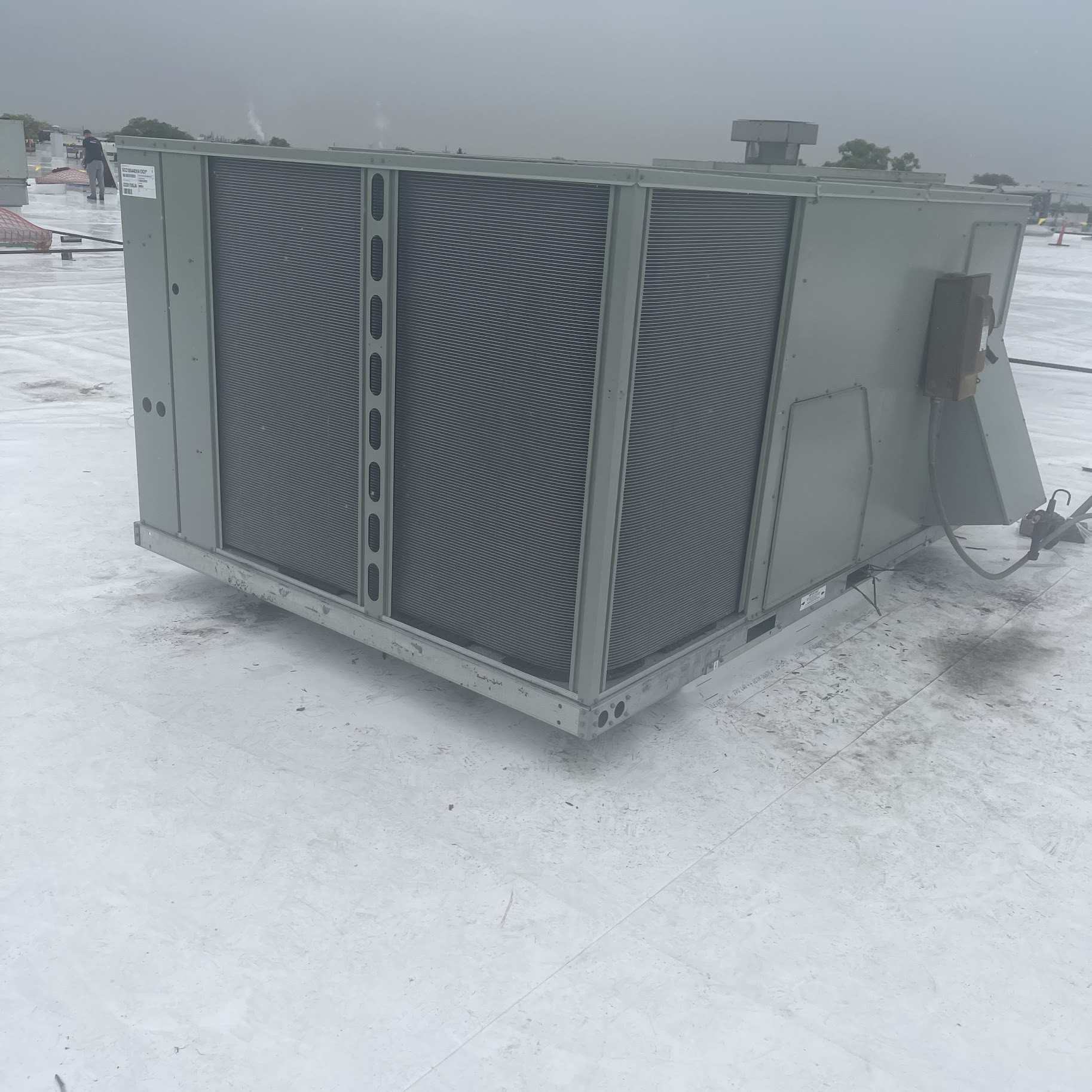 Reliable rooftop service and careful craftsmanship keep commercial systems running smoothly, trust Oasis Heating and Cooling for durable results.