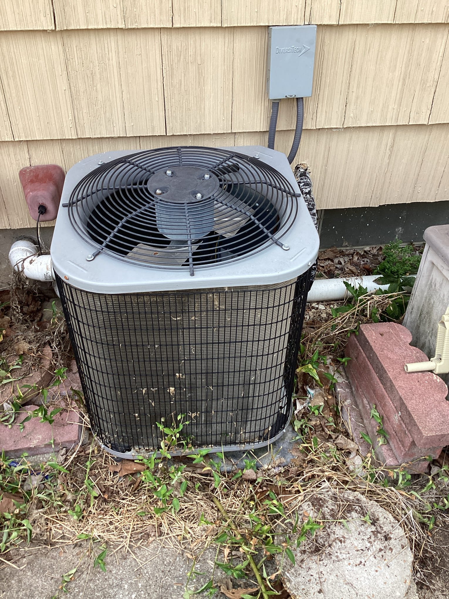 Keep your home cool and comfortable with Summers Plumbing Heating & Cooling's reliable AC services.