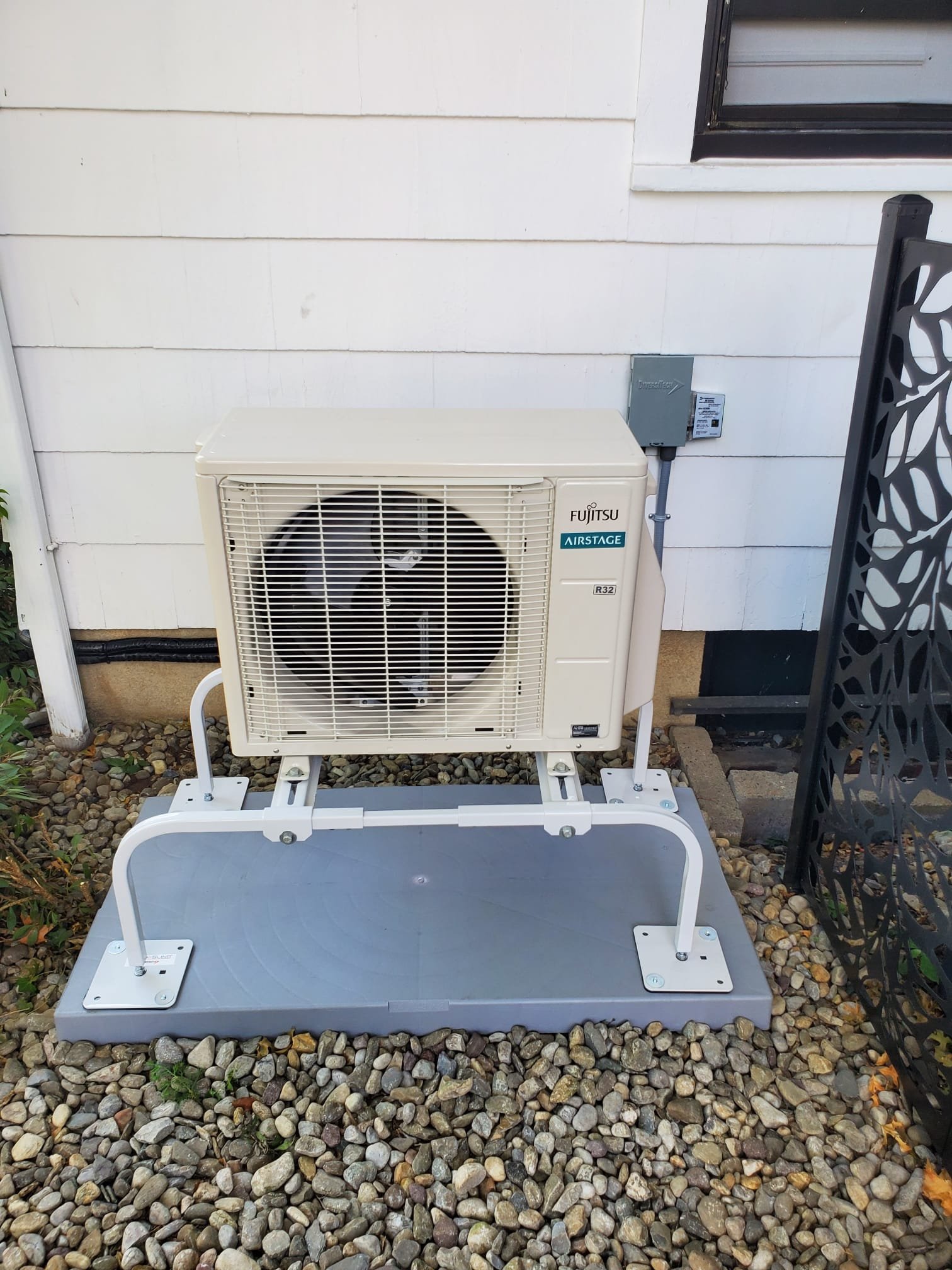 Experience the efficiency of expert AC installations with Service Professionals, ensuring your comfort is always a priority.