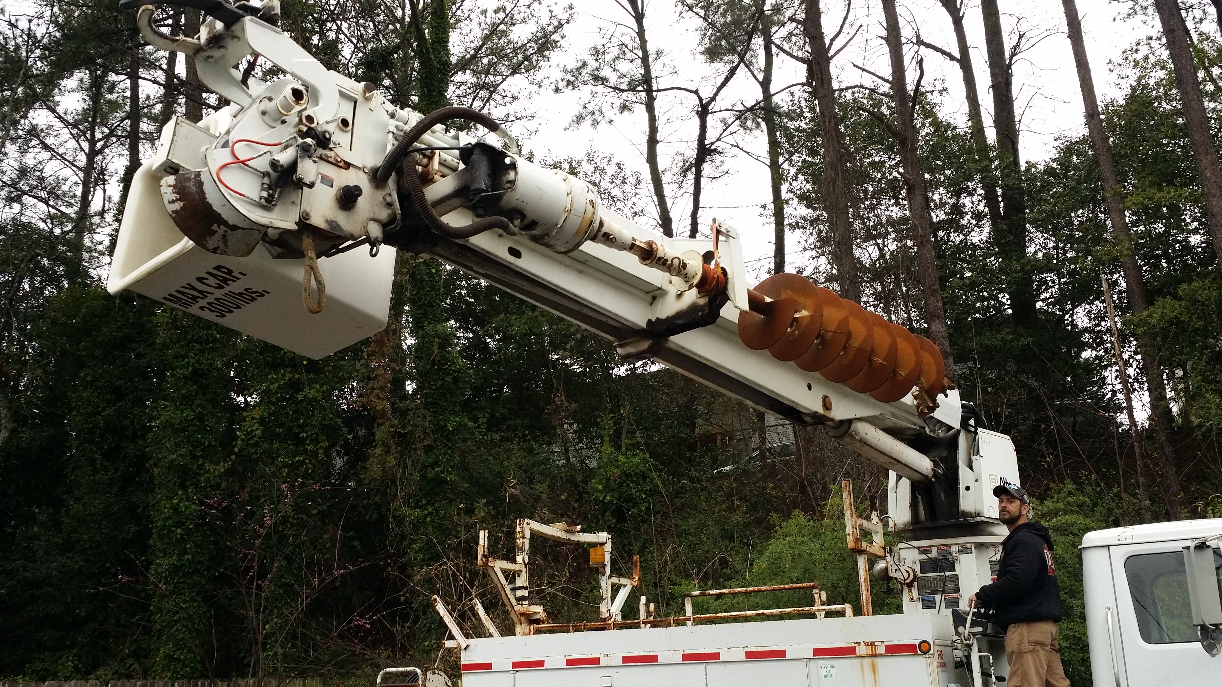 Aardvark Electric, Inc. - Equipped for all your heavy-duty electrical needs with professional hands-on service. Contact us today!