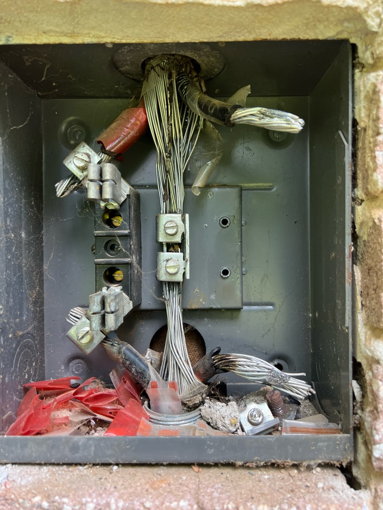 Aardvark Electric, Inc. emphasizes the importance of resolving electrical hazards with prompt, professional service.