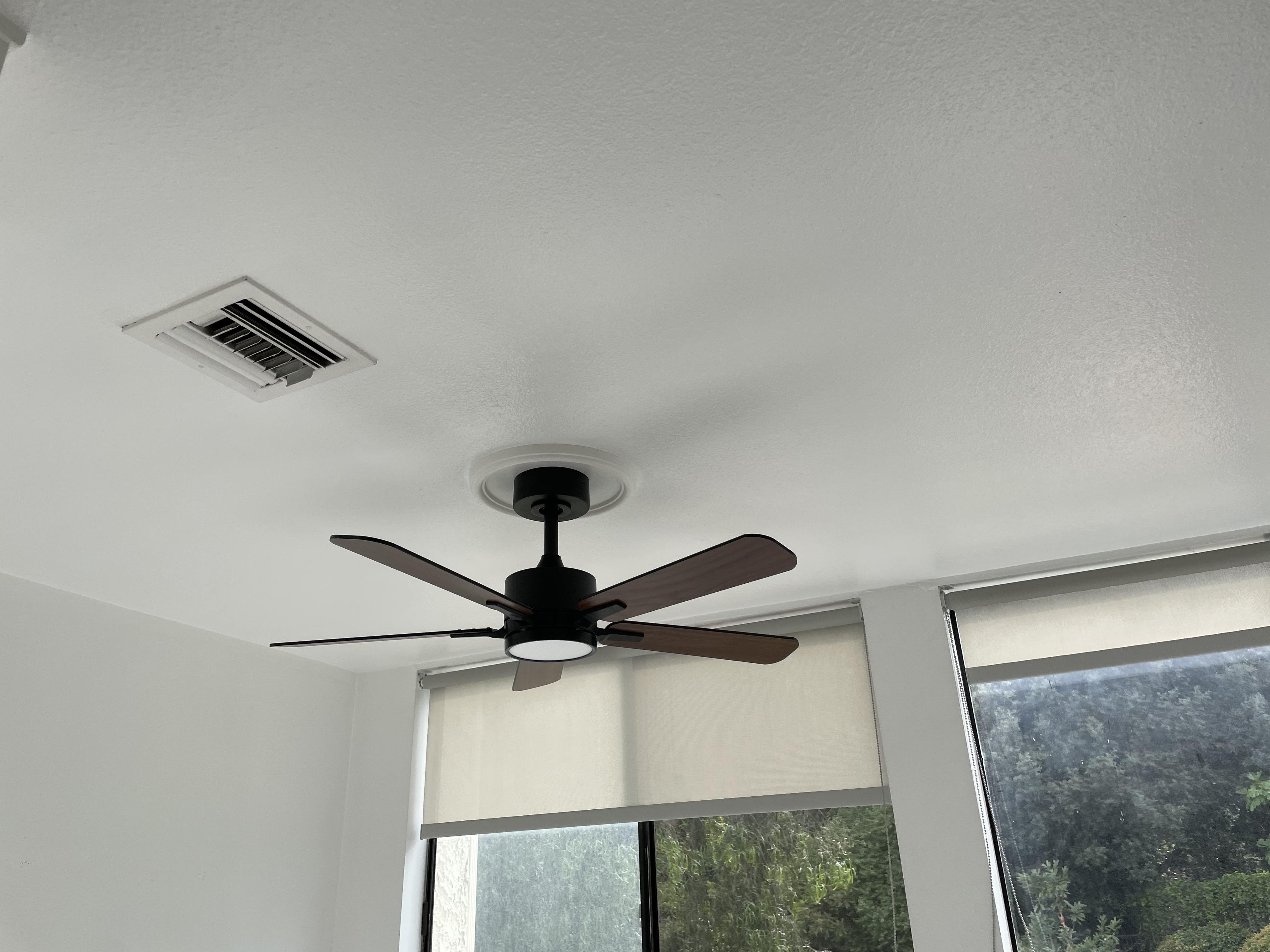 Clean, professionally installed ceiling fixtures show Powell Electric's attention to craftsmanship and reliable indoor comfort.