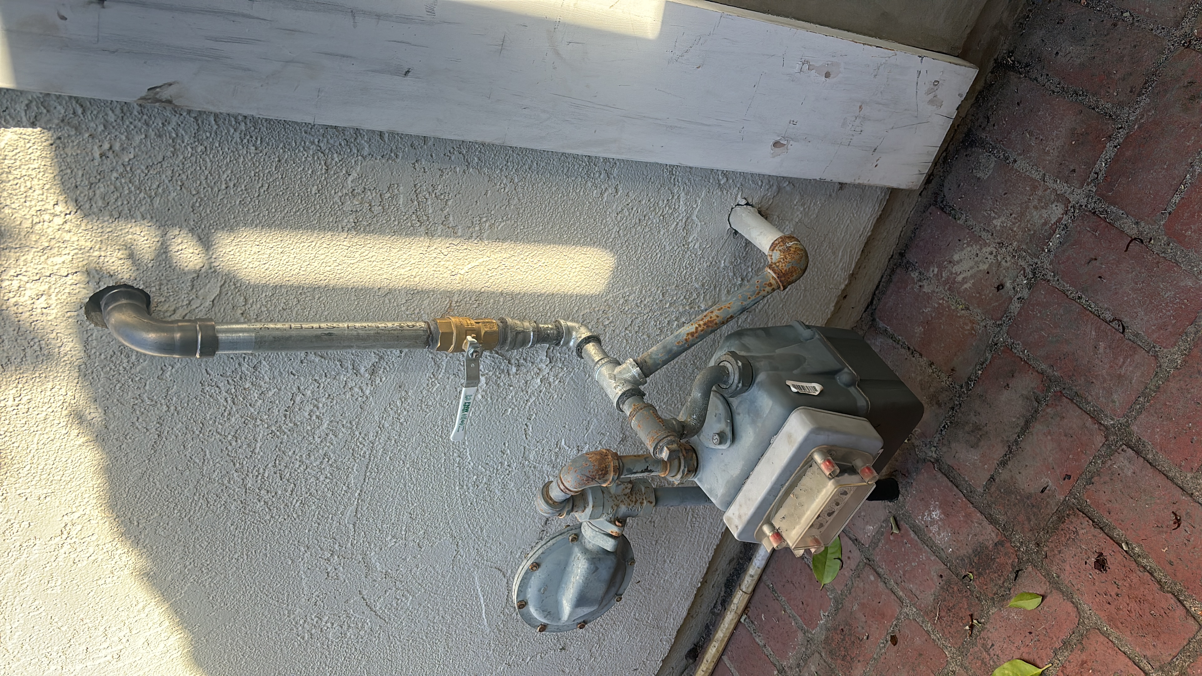 Cleanly installed shutoff and riser demonstrate Island Plumbing's dependable workmanship, giving homeowners confidence in safety and durability.