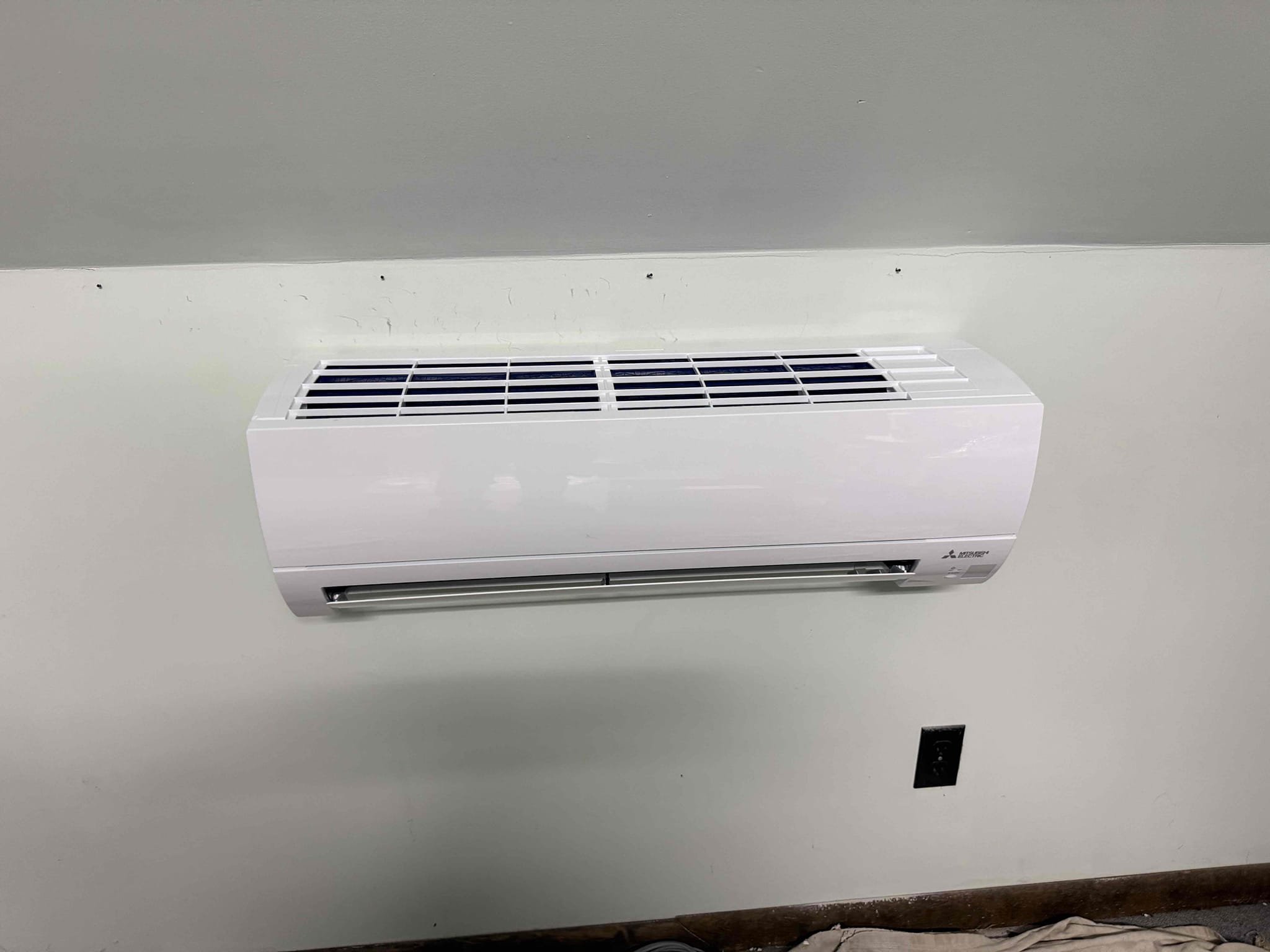 Experience reliable, professionally installed cooling with Dawson's Electric & Air, delivering clean workmanship and dependable comfort to your space.