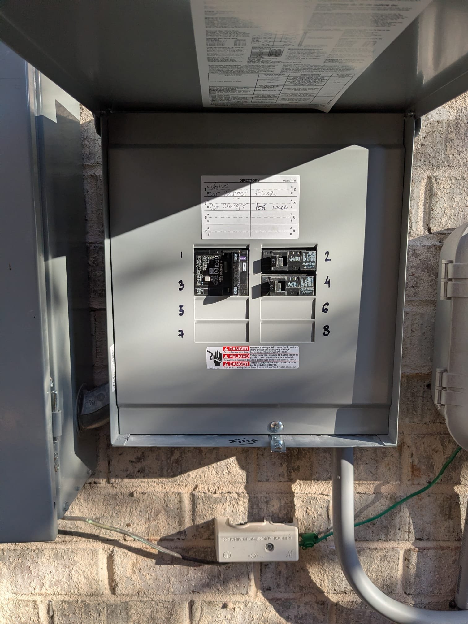 Experience the meticulous craftsmanship of Aardvark Electric, Inc. with our expertly installed and maintained electrical panels.