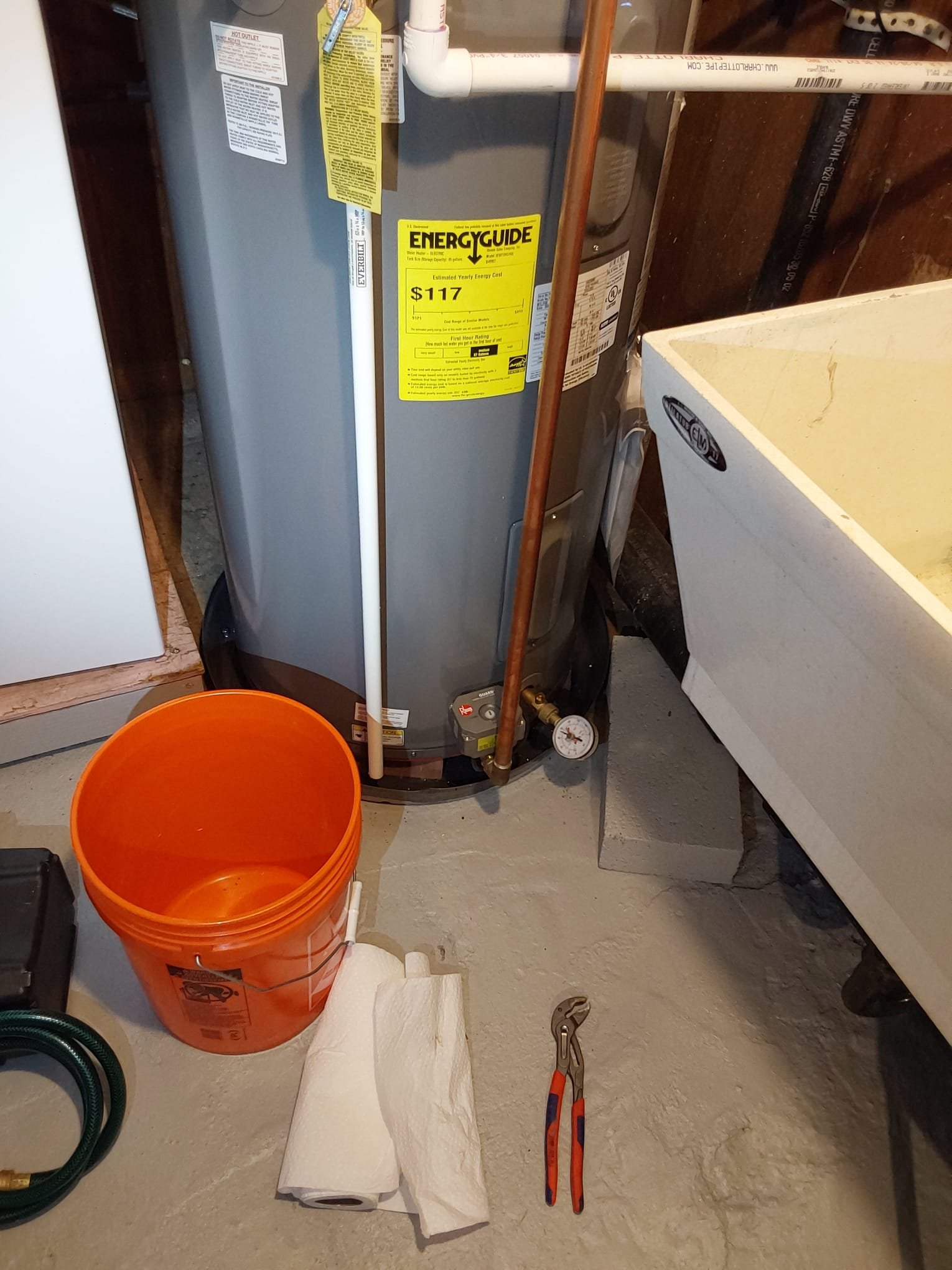 Keep your water heater in top condition with Service Professionals, ensuring energy efficiency and reliability.